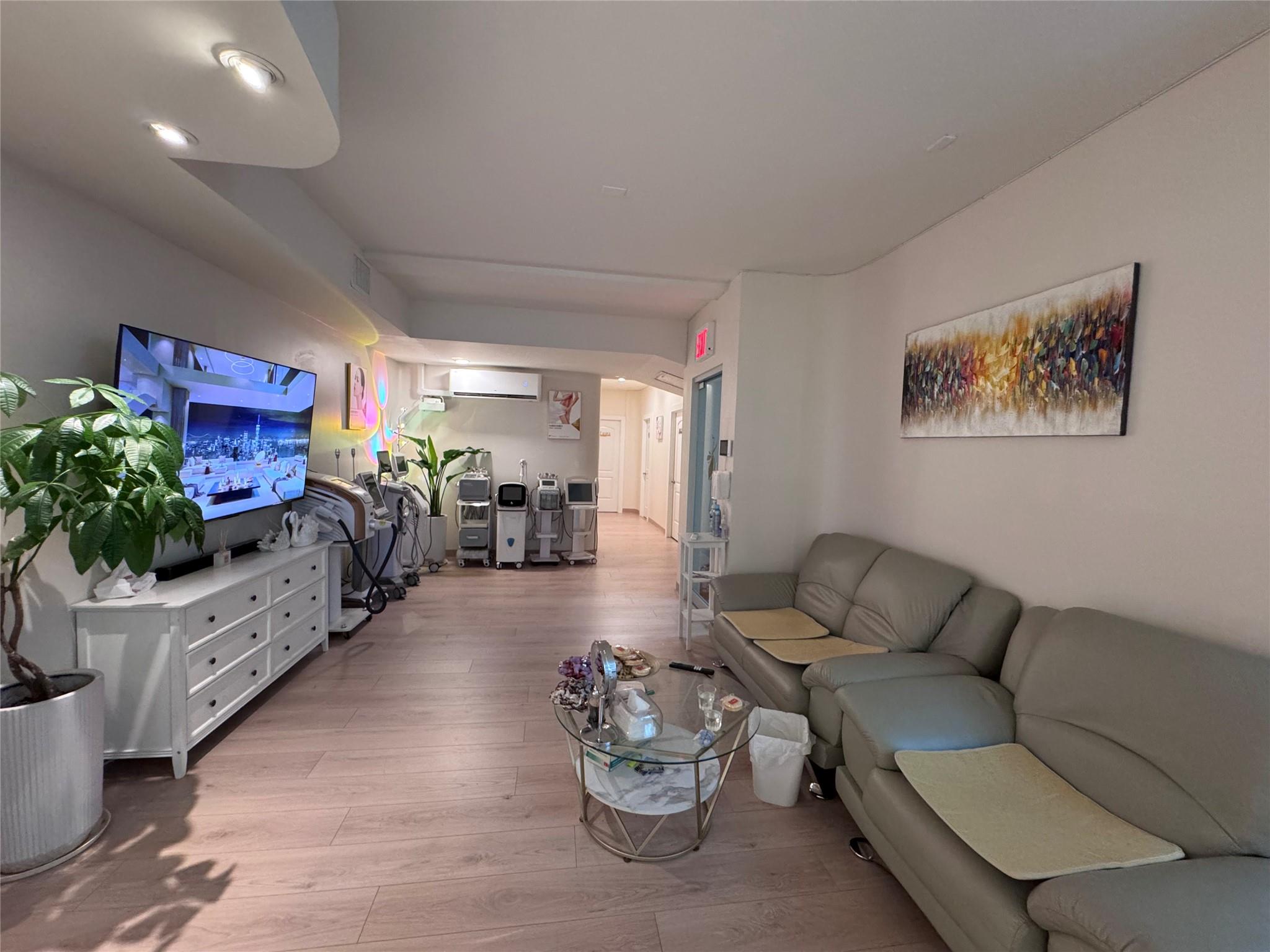 36-50 main st 3F, Flushing, NY 11354