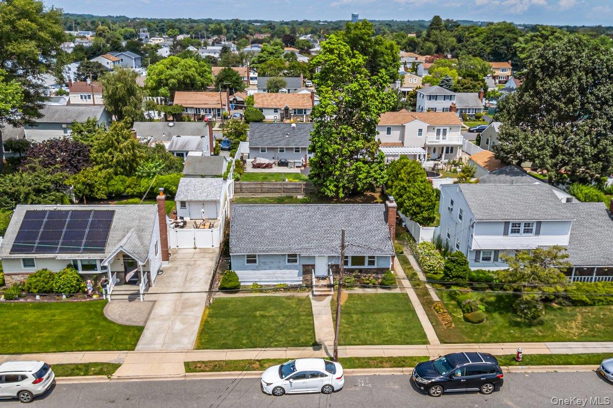 19 Dakota Street, Hicksville, NY 11801