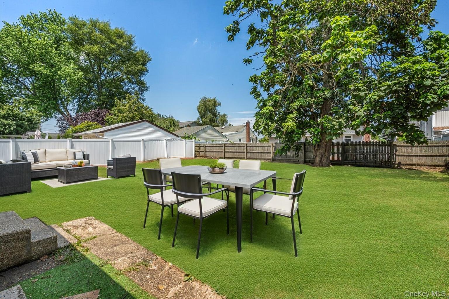 19 Dakota Street, Hicksville, NY 11801