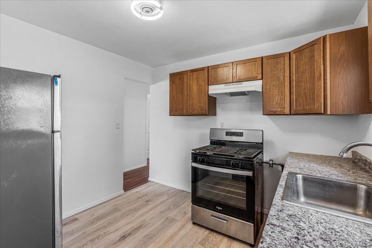 19 Dakota Street, Hicksville, NY 11801