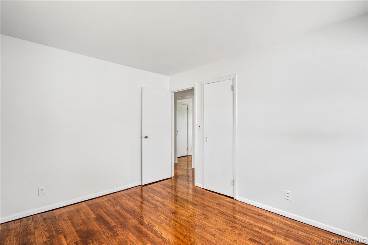 19 Dakota Street, Hicksville, NY 11801