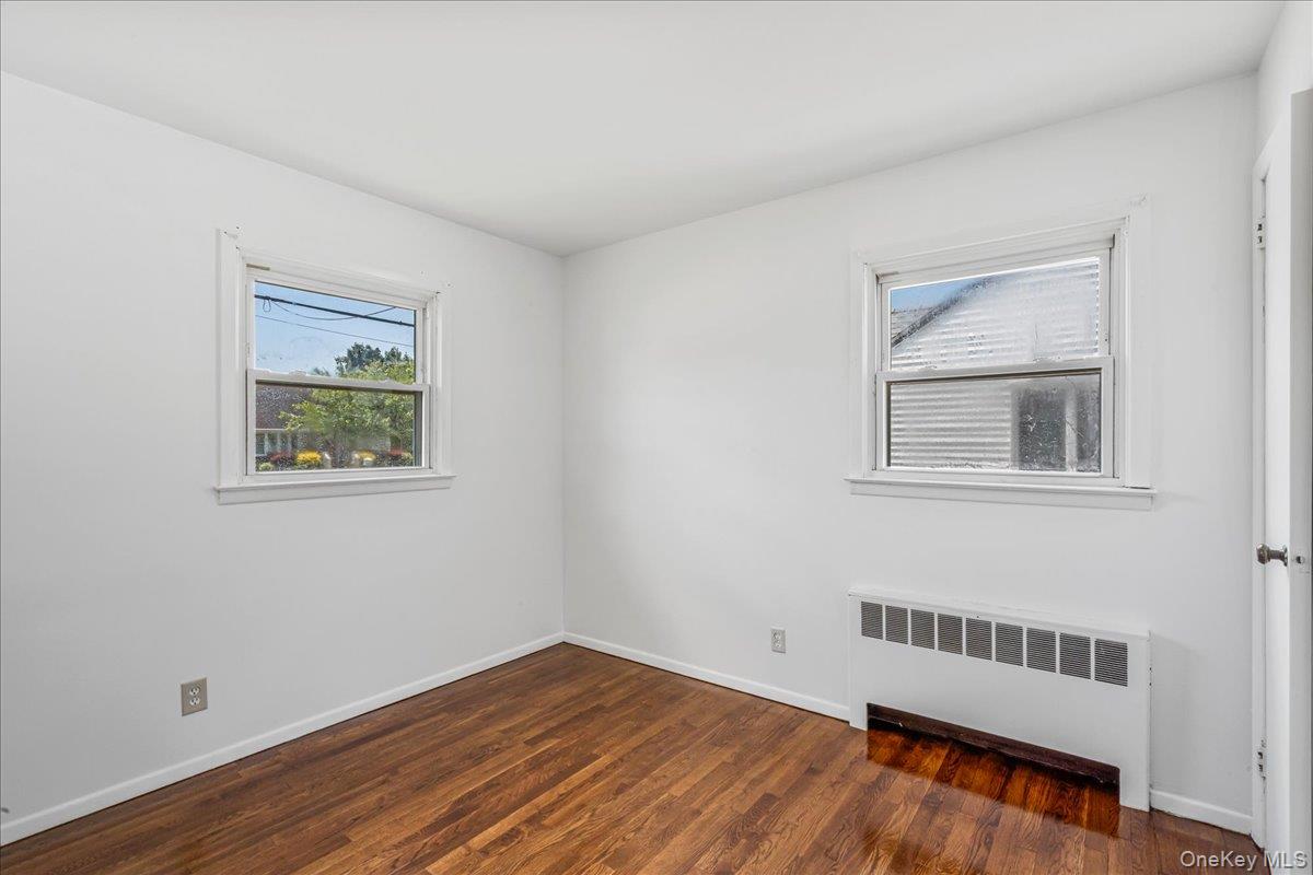 19 Dakota Street, Hicksville, NY 11801