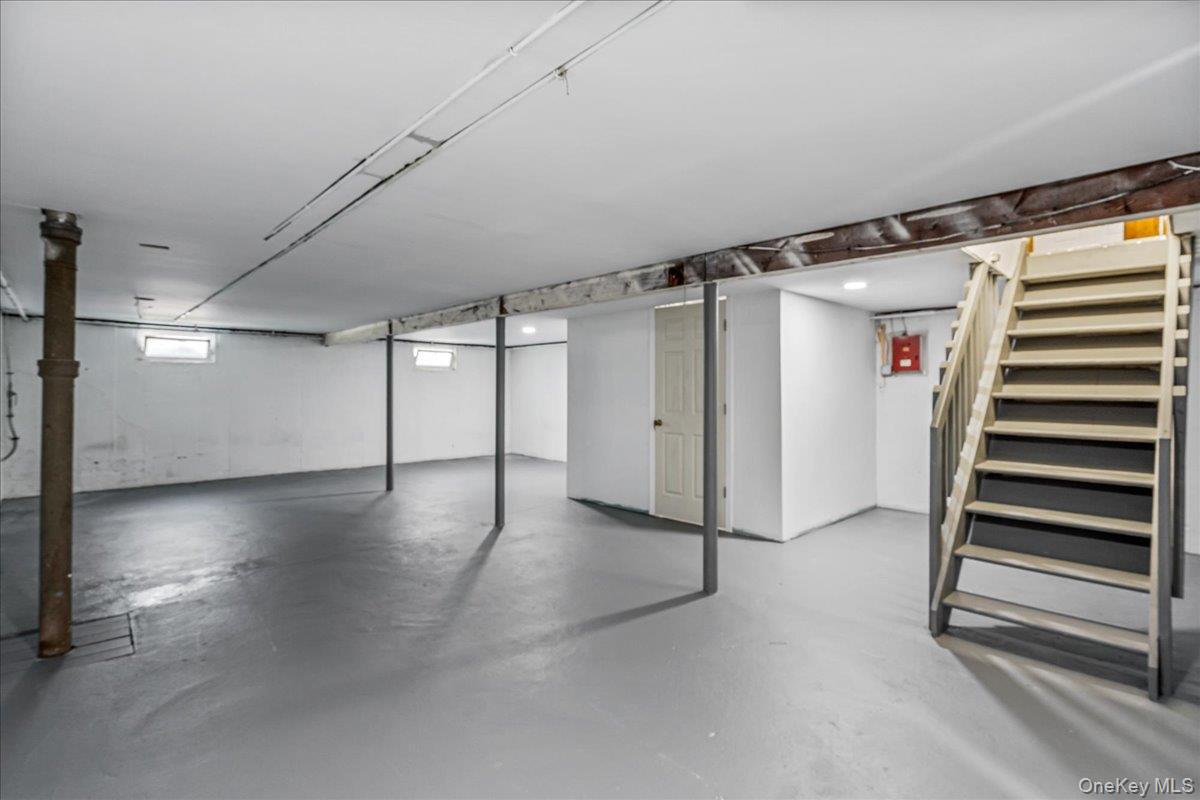 19 Dakota Street, Hicksville, NY 11801