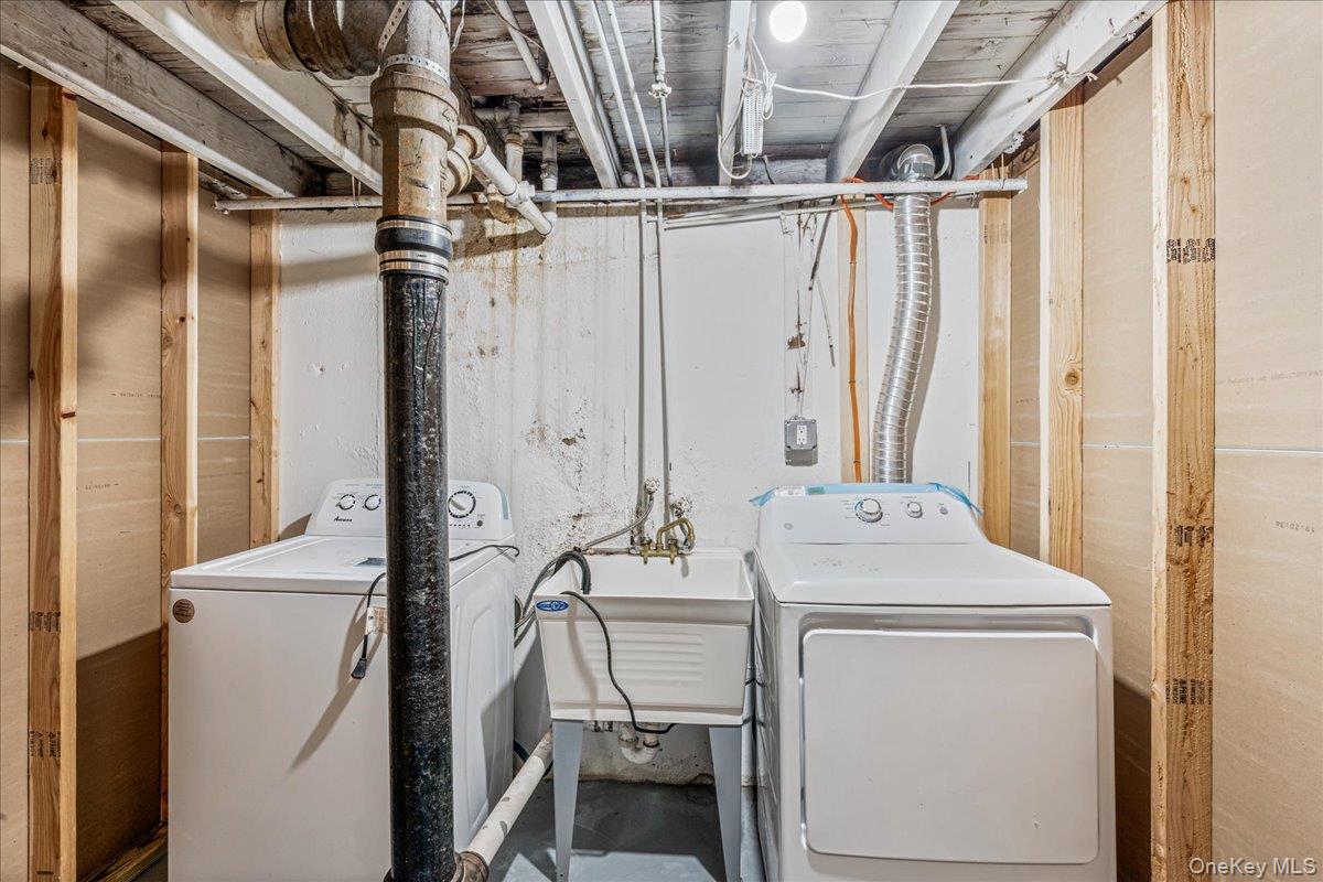 19 Dakota Street, Hicksville, NY 11801