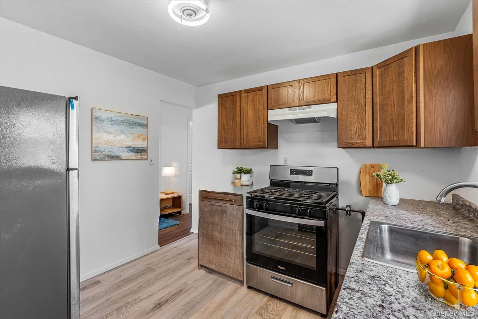 19 Dakota Street, Hicksville, NY 11801