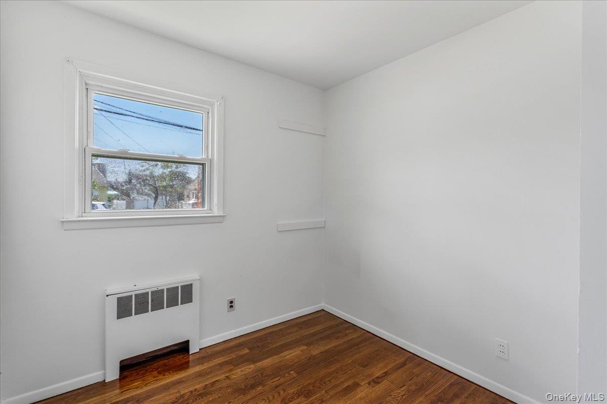 19 Dakota Street, Hicksville, NY 11801