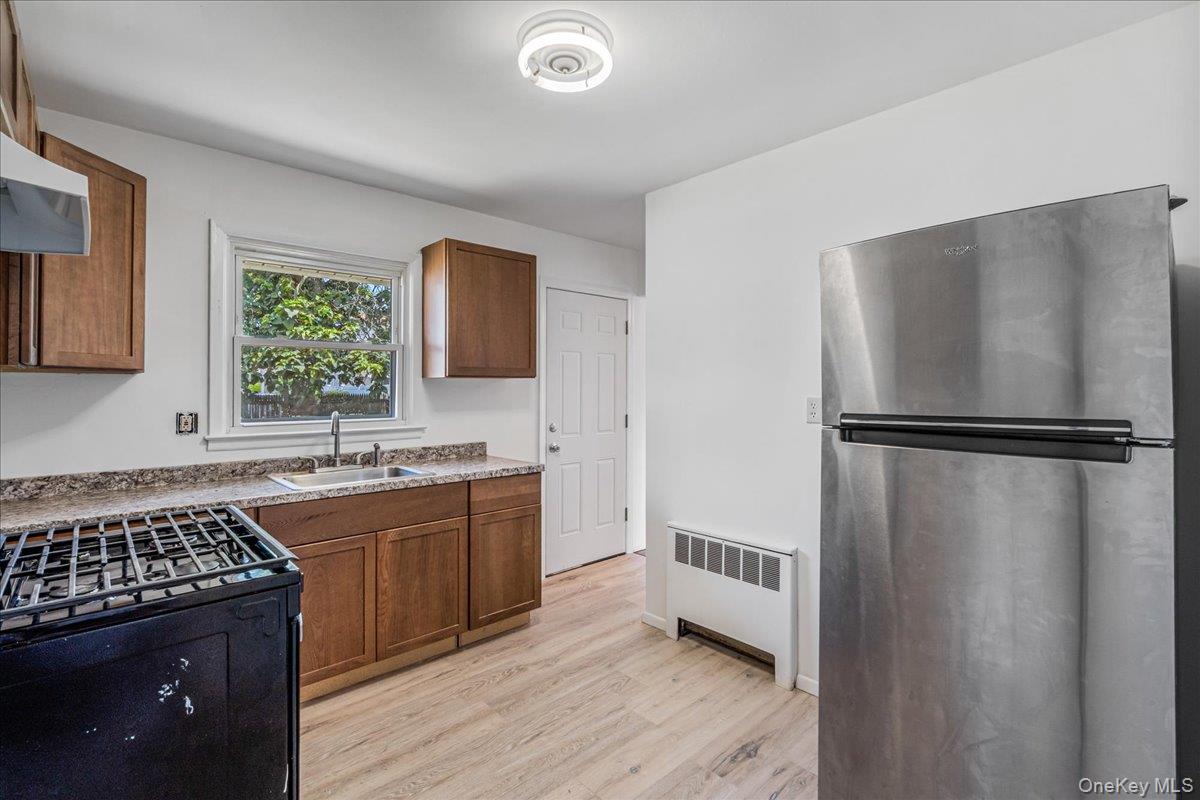 19 Dakota Street, Hicksville, NY 11801