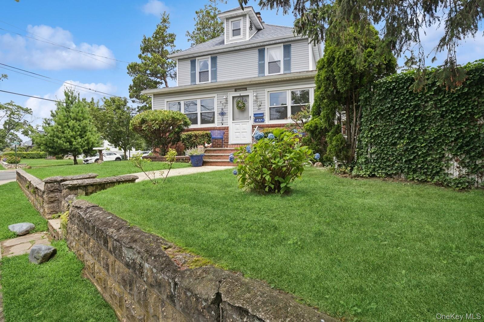 457 Secatogue Avenue, Farmingdale, NY 11735