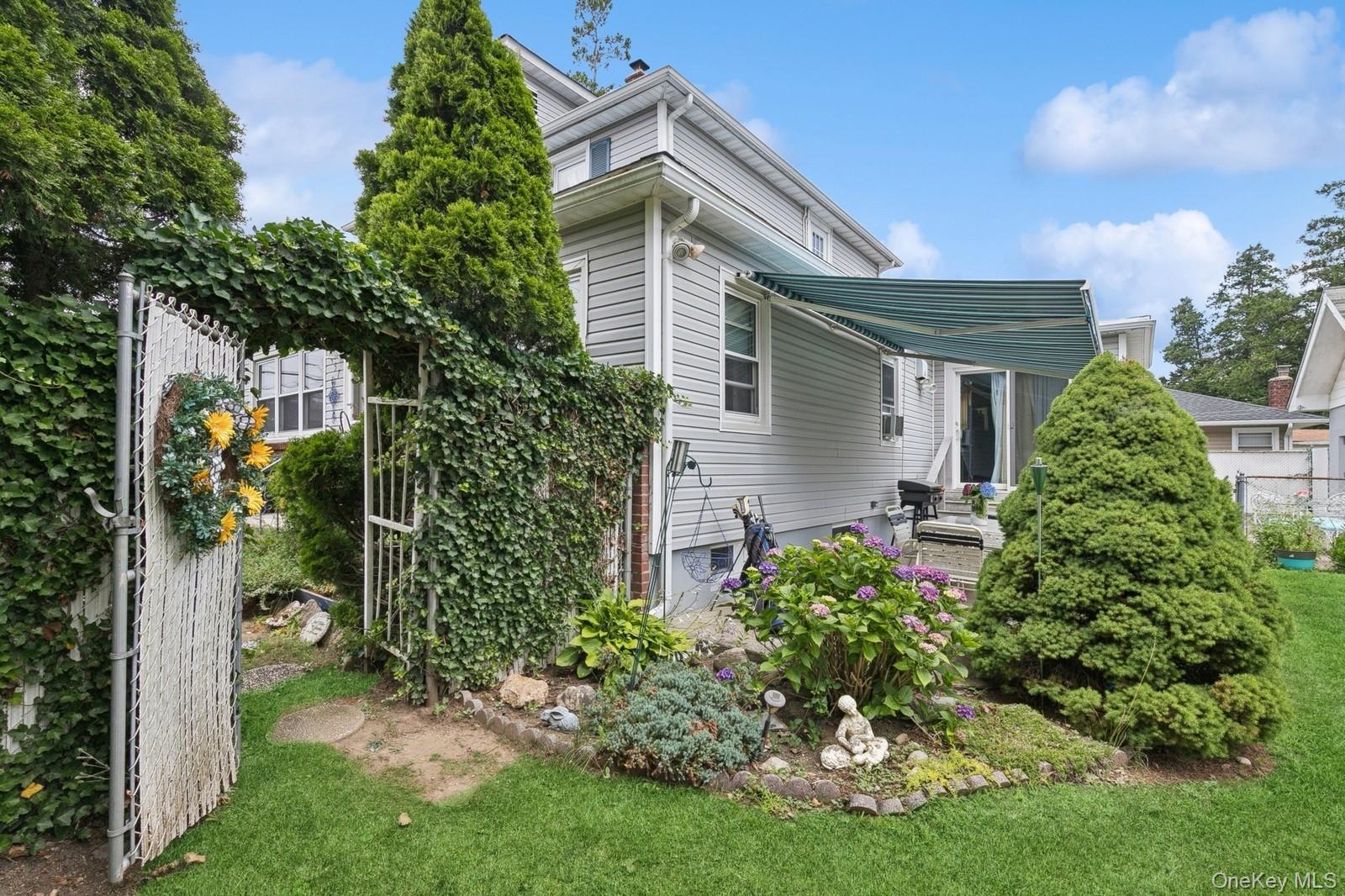 457 Secatogue Avenue, Farmingdale, NY 11735