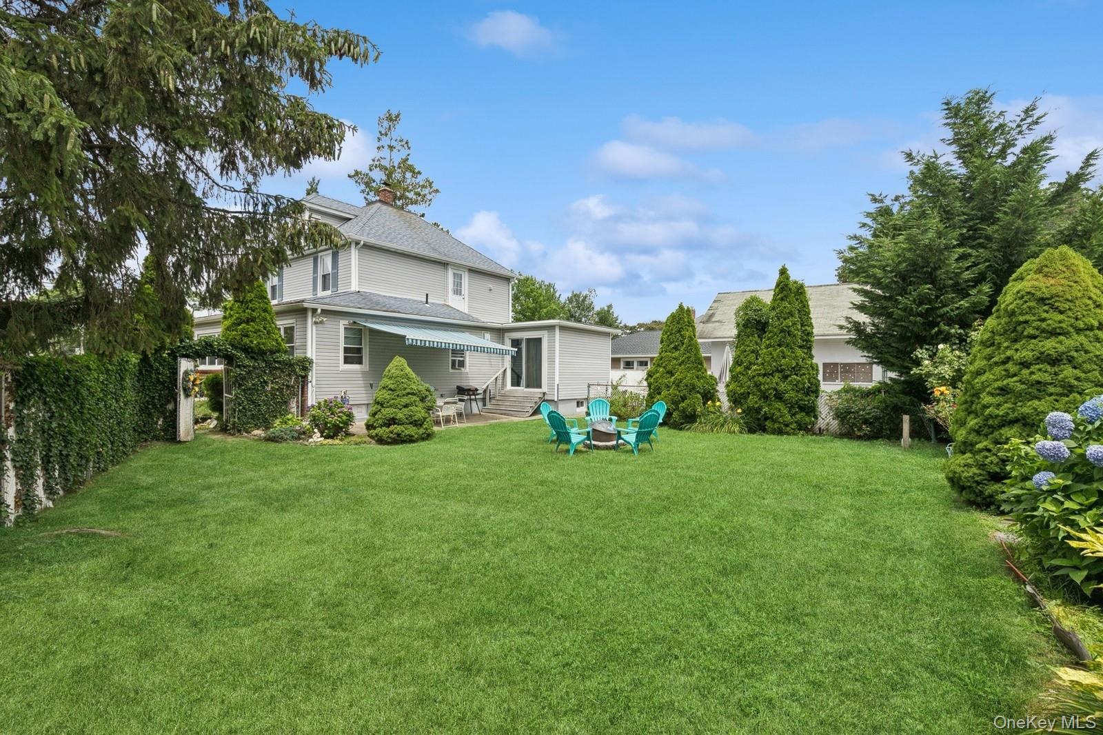 457 Secatogue Avenue, Farmingdale, NY 11735