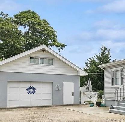 457 Secatogue Avenue, Farmingdale, NY 11735