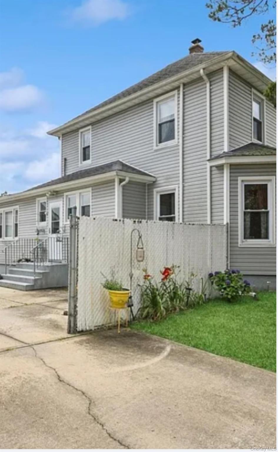 457 Secatogue Avenue, Farmingdale, NY 11735