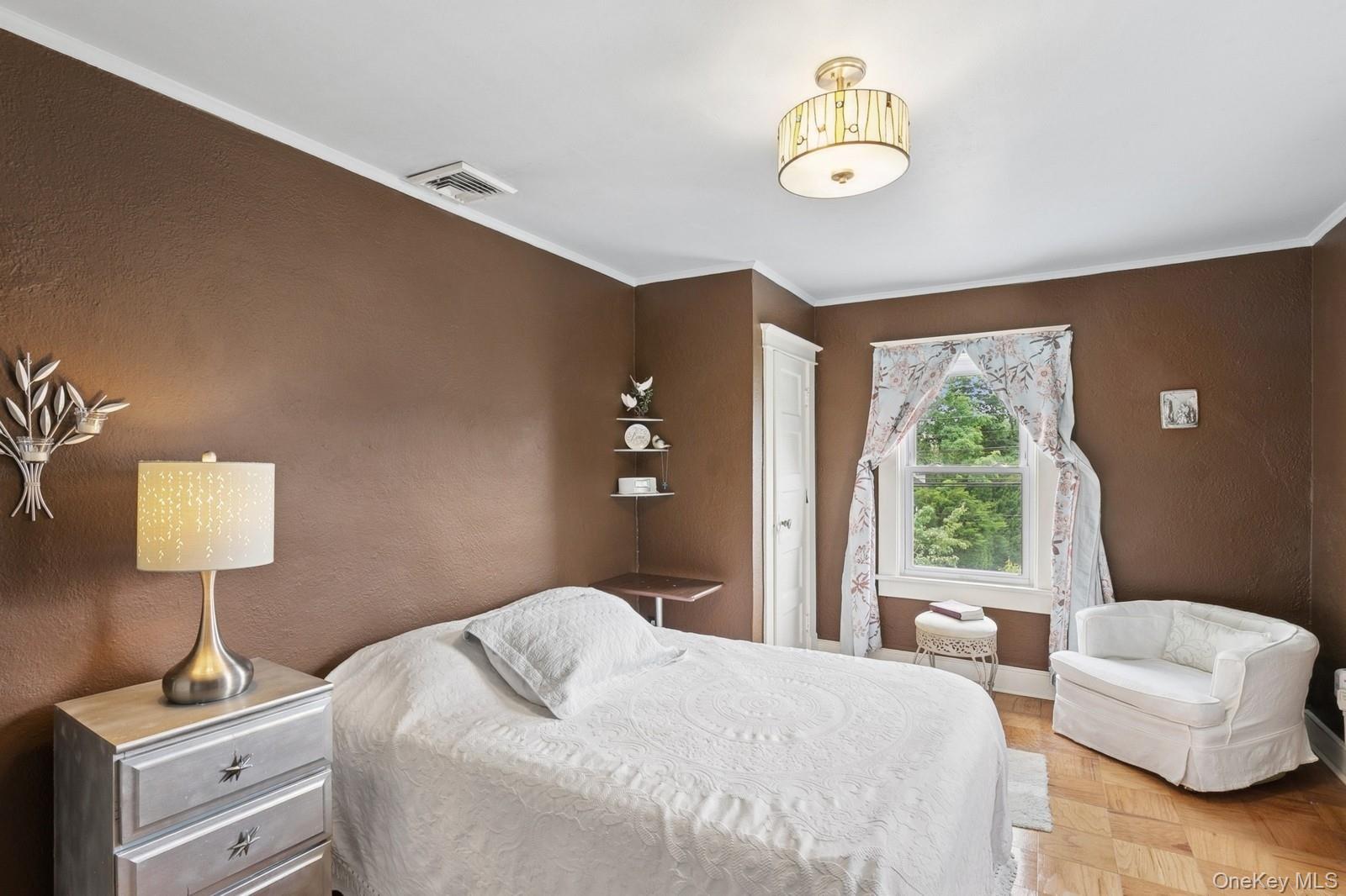 457 Secatogue Avenue, Farmingdale, NY 11735