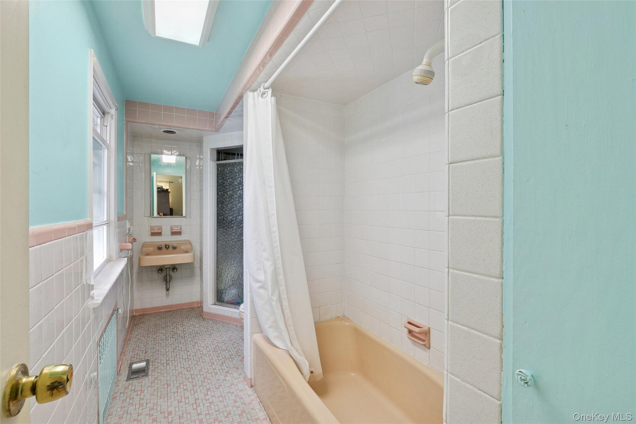 457 Secatogue Avenue, Farmingdale, NY 11735