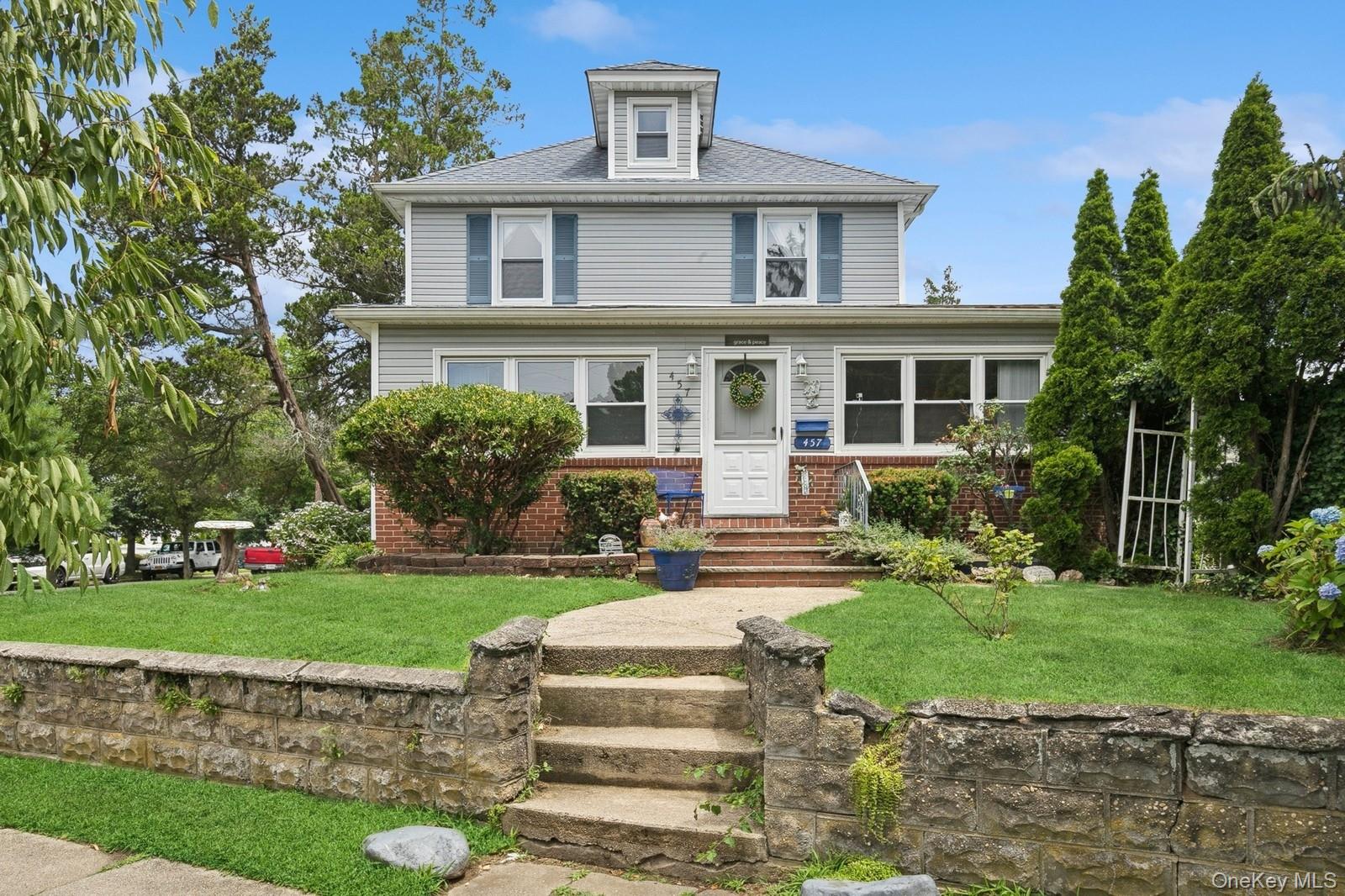 457 Secatogue Avenue, Farmingdale, NY 11735