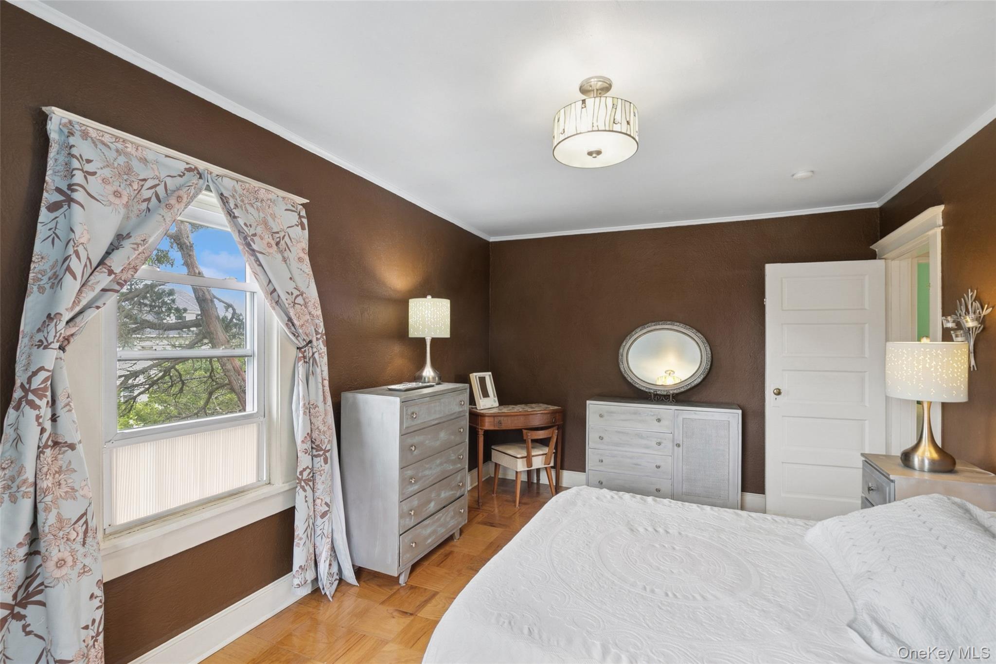 457 Secatogue Avenue, Farmingdale, NY 11735