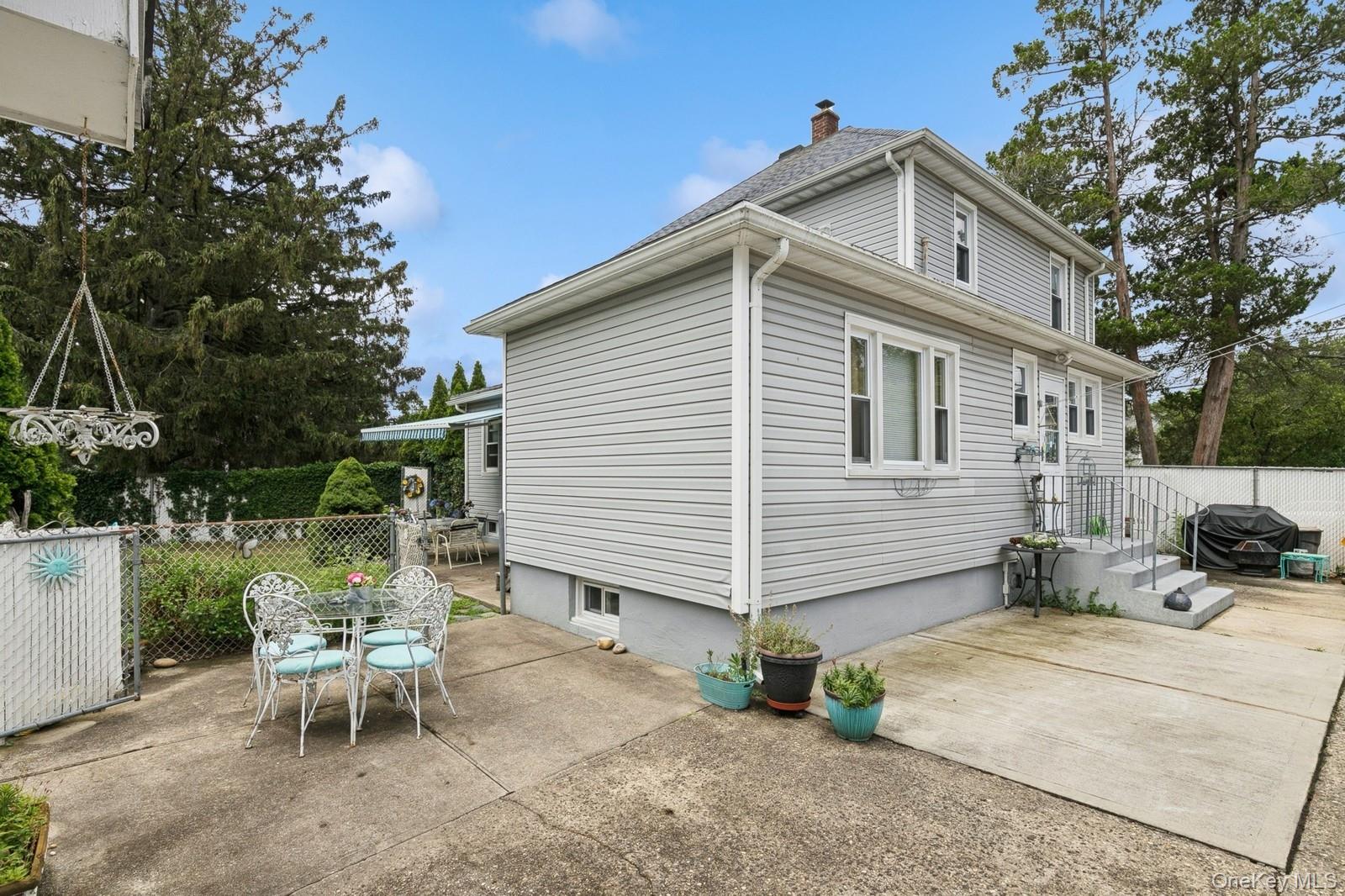 457 Secatogue Avenue, Farmingdale, NY 11735