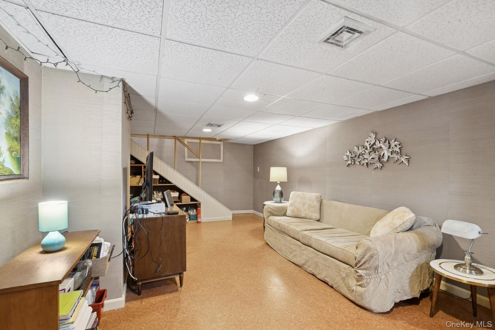 457 Secatogue Avenue, Farmingdale, NY 11735