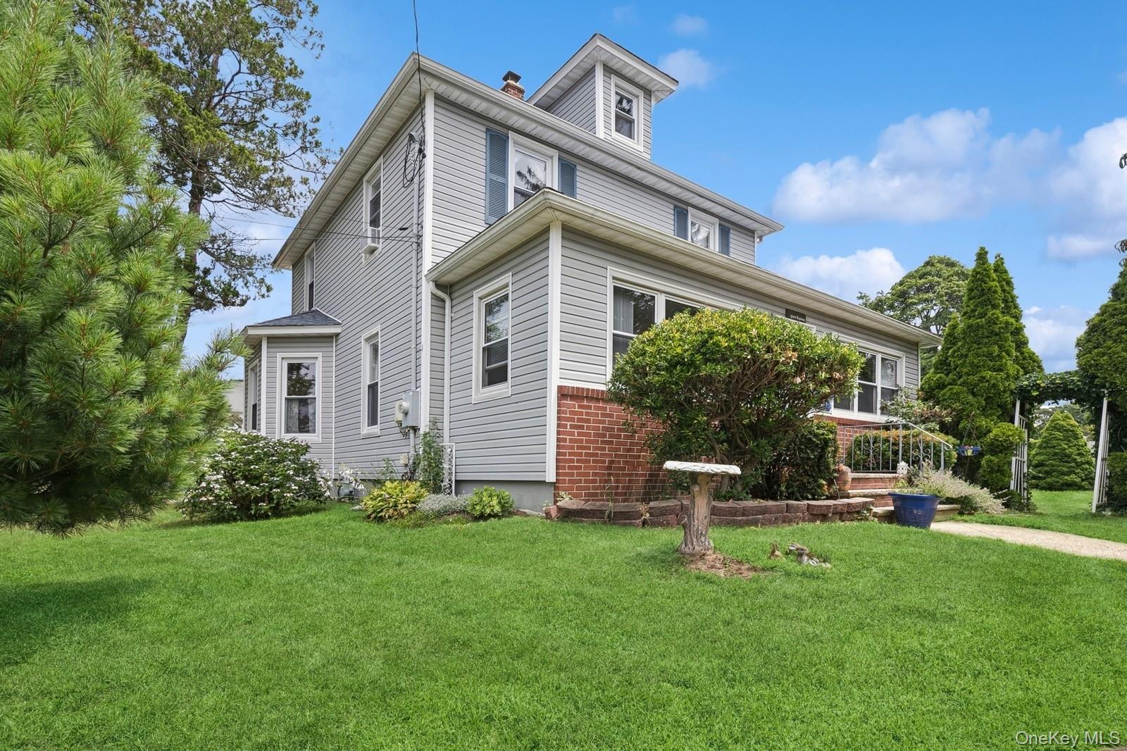 457 Secatogue Avenue, Farmingdale, NY 11735