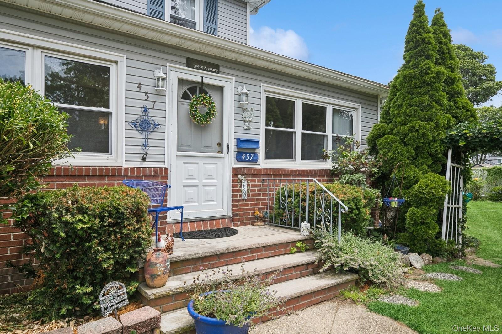 457 Secatogue Avenue, Farmingdale, NY 11735