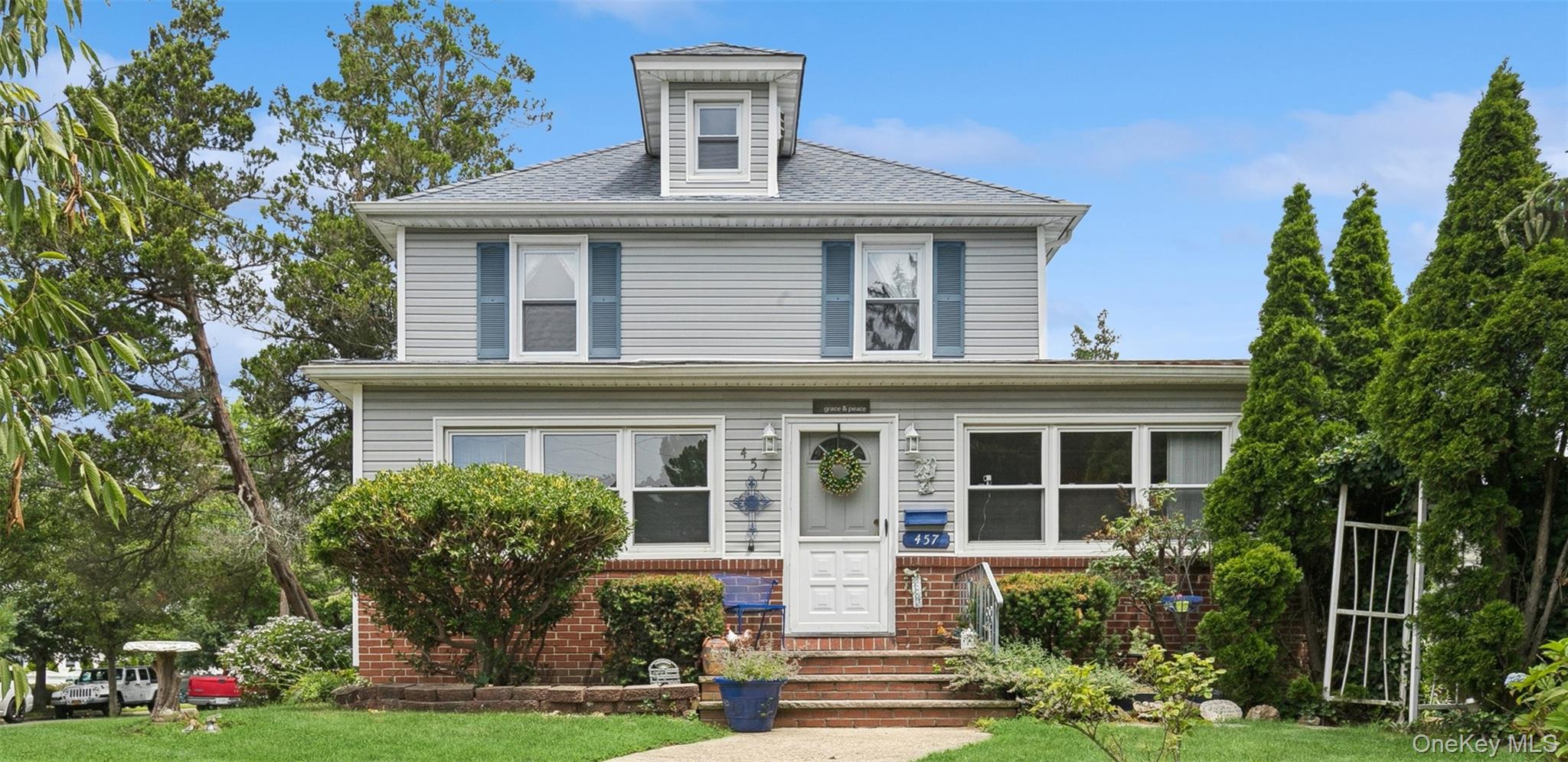 457 Secatogue Avenue, Farmingdale, NY 11735