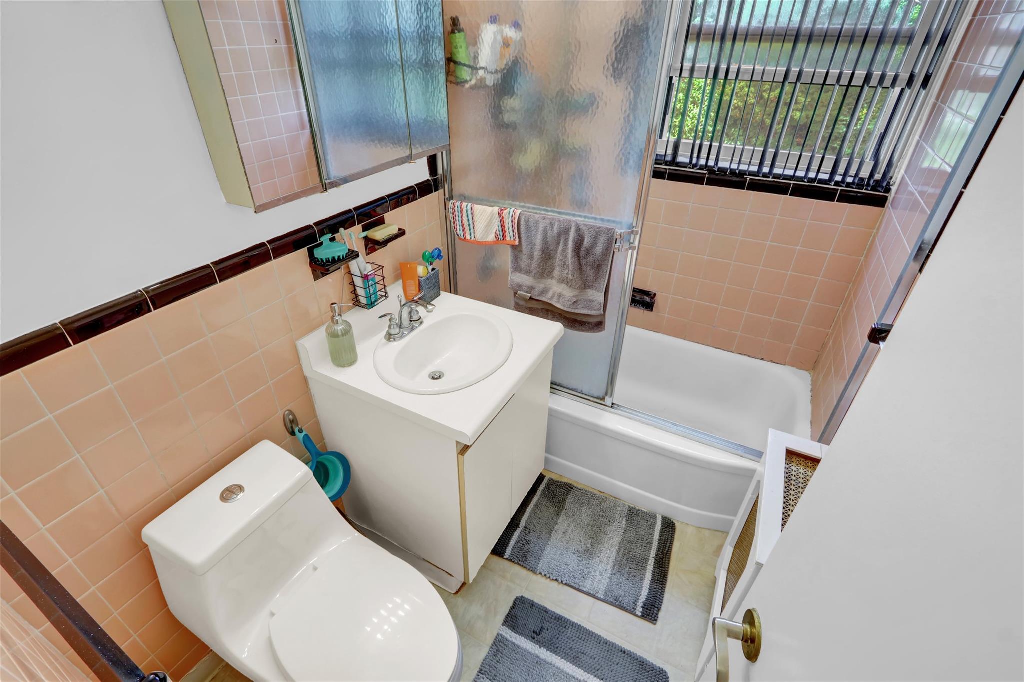 1061 Fenwood Dr # 3, Valley Stream, NY 11580