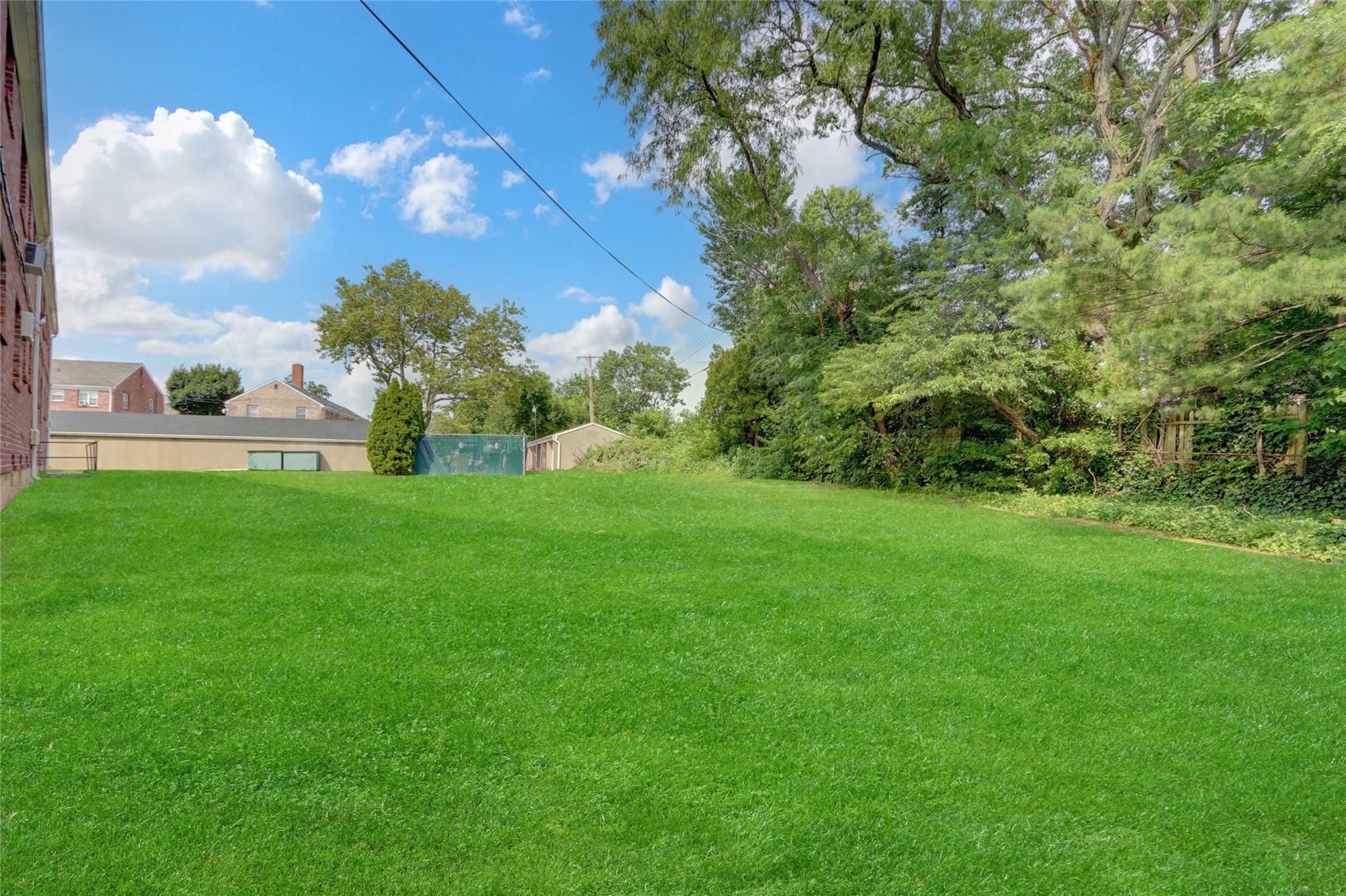 1061 Fenwood Dr # 3, Valley Stream, NY 11580