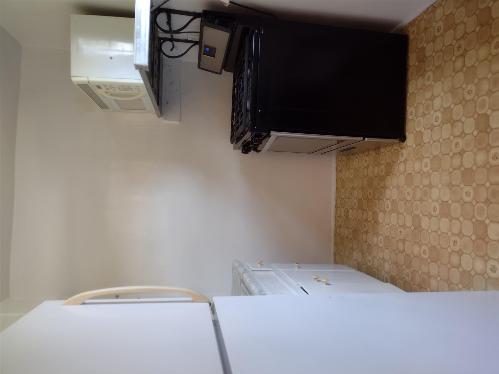 242-52 Horace Harding # 2, Douglaston, NY 11362