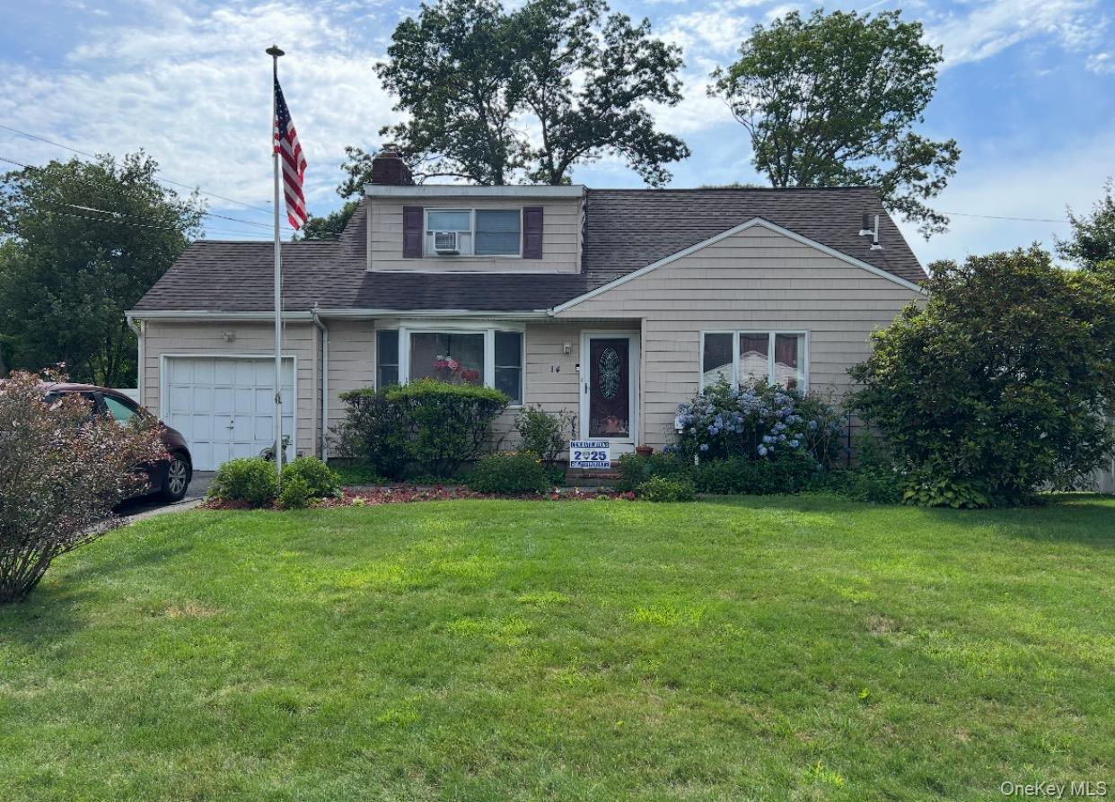 14 Eastwood Drive, North Babylon, NY 11703
