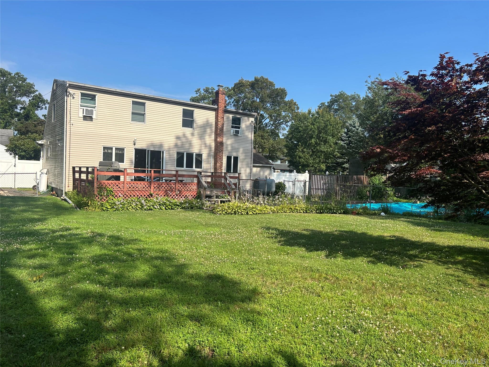 14 Eastwood Drive, North Babylon, NY 11703