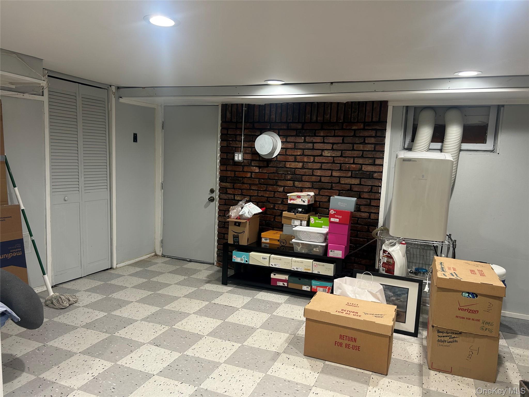 14 Eastwood Drive, North Babylon, NY 11703