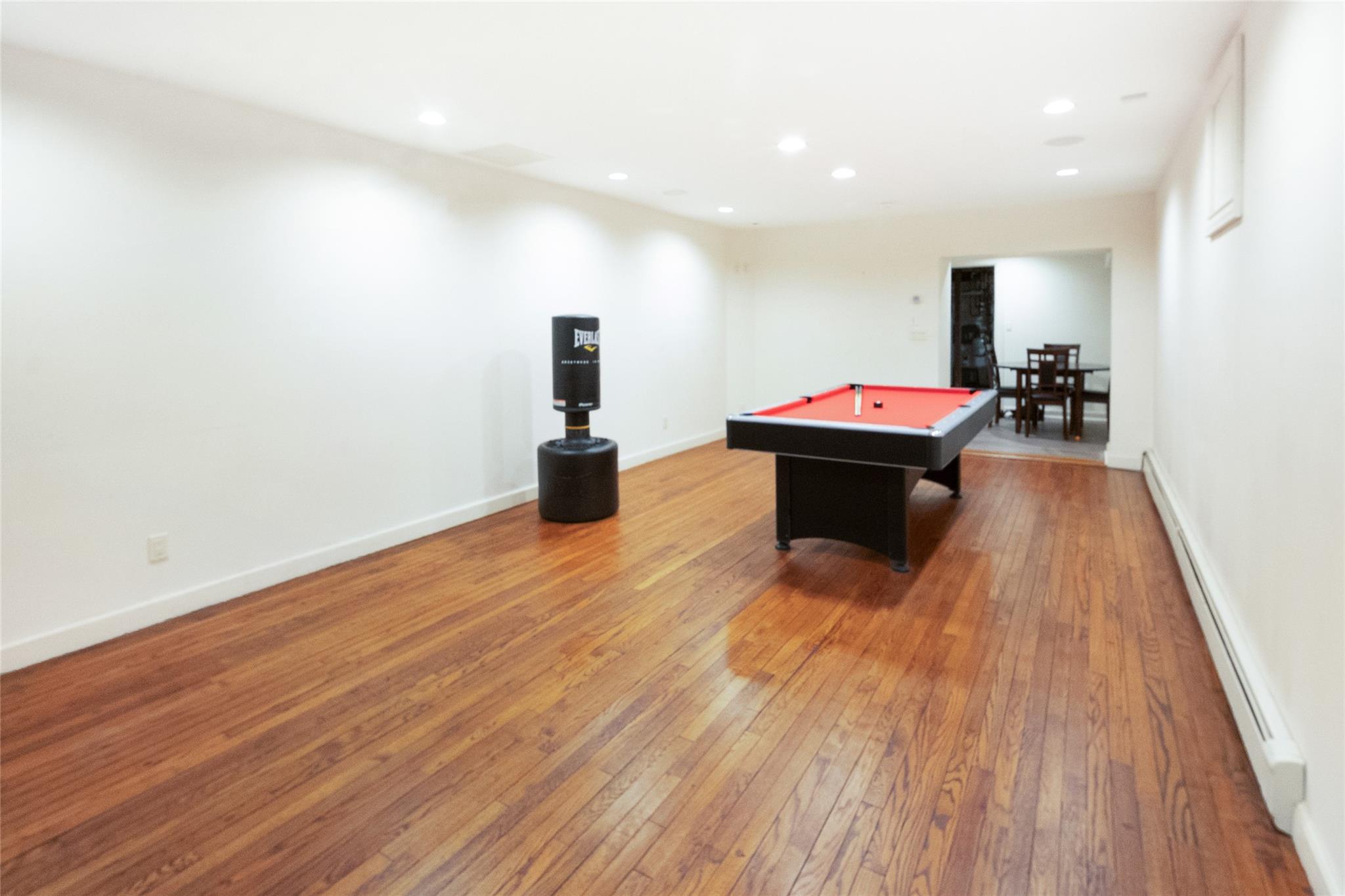 20 Sussex Road, Great Neck, NY 11020