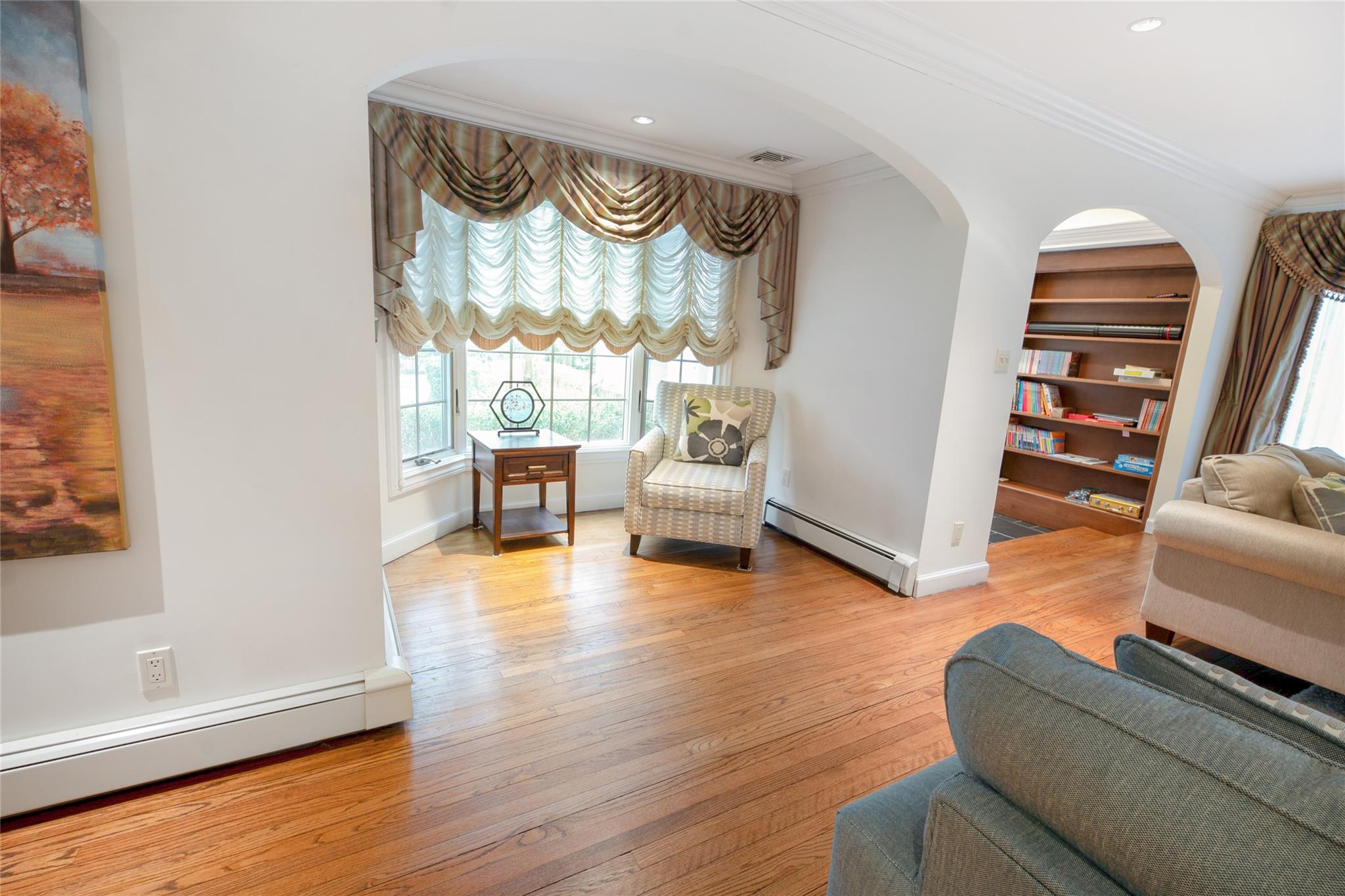 20 Sussex Road, Great Neck, NY 11020