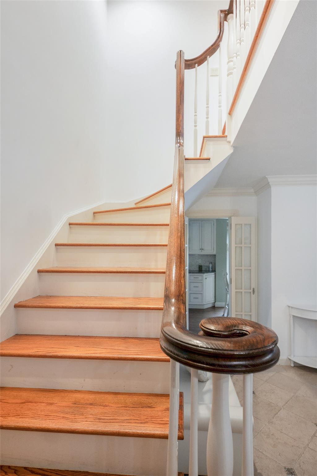 20 Sussex Road, Great Neck, NY 11020