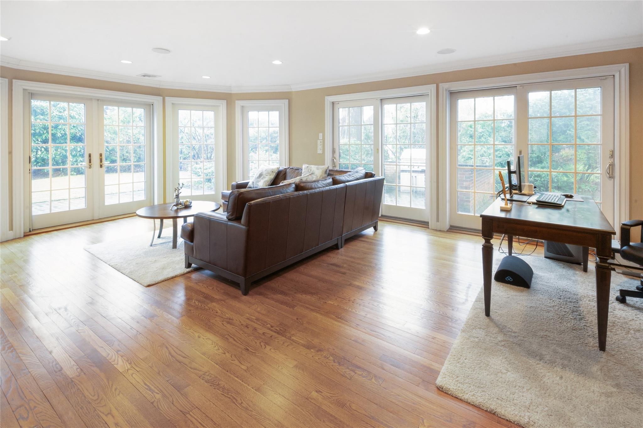 20 Sussex Road, Great Neck, NY 11020