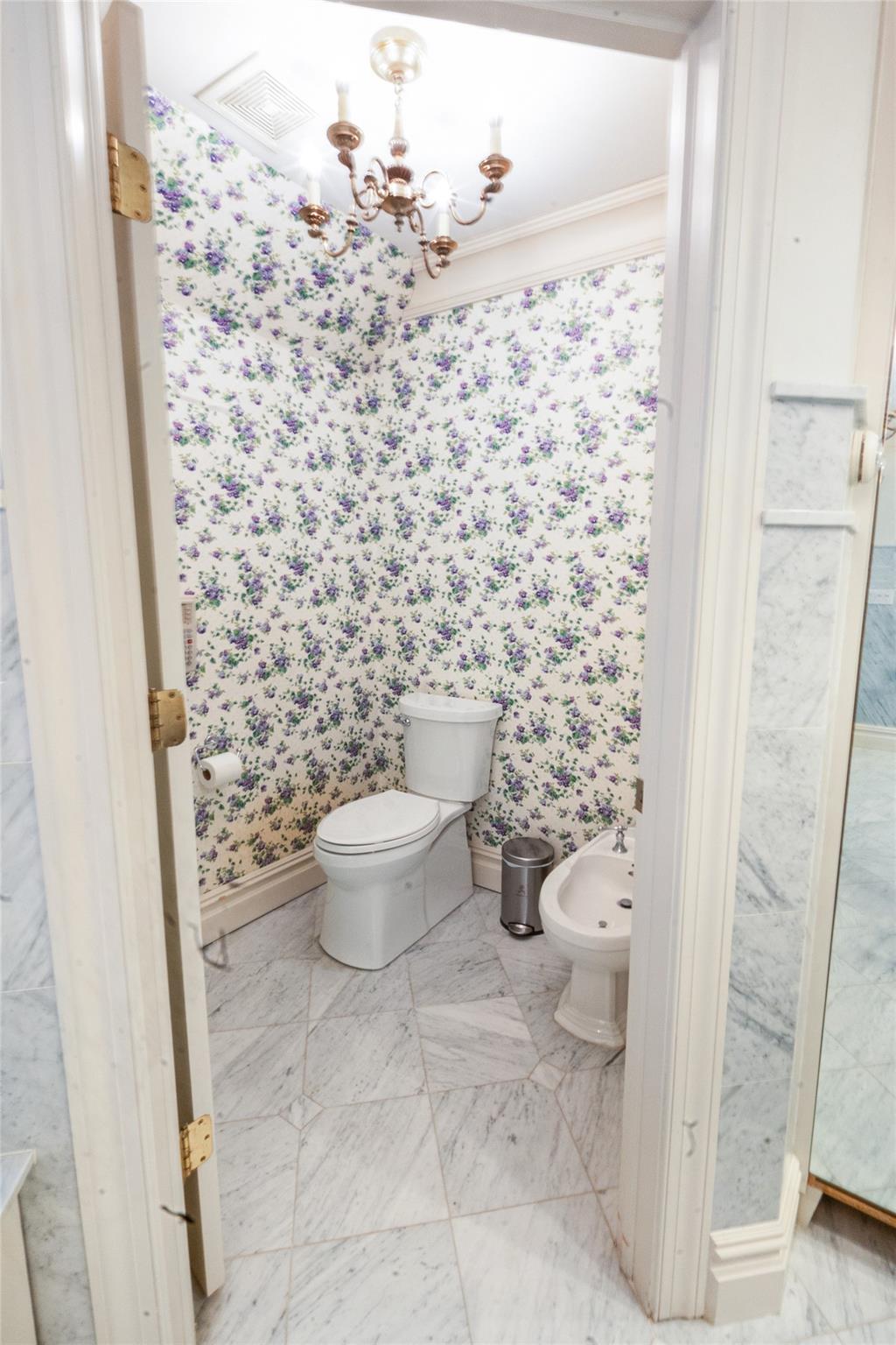 20 Sussex Road, Great Neck, NY 11020