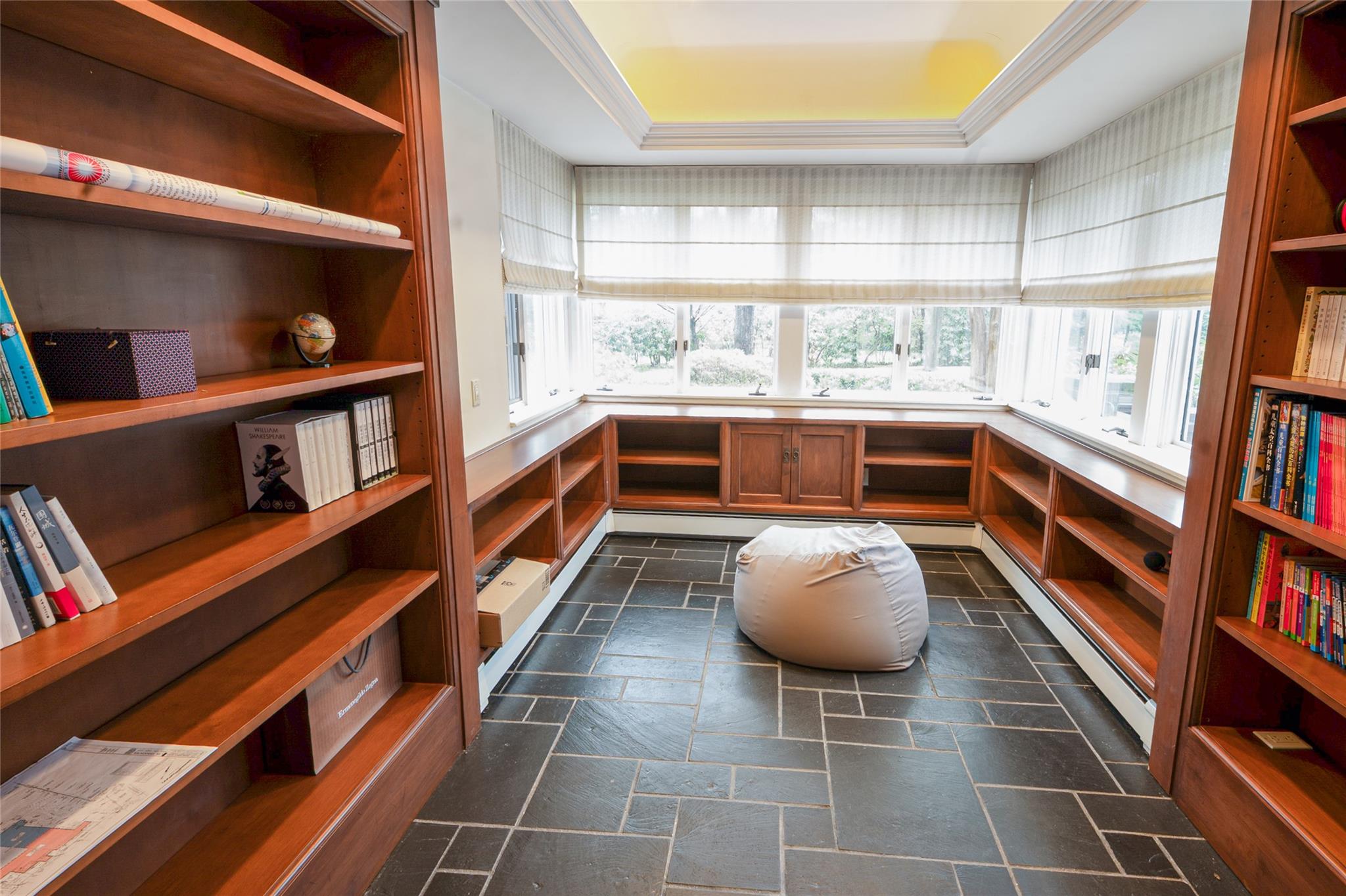 20 Sussex Road, Great Neck, NY 11020