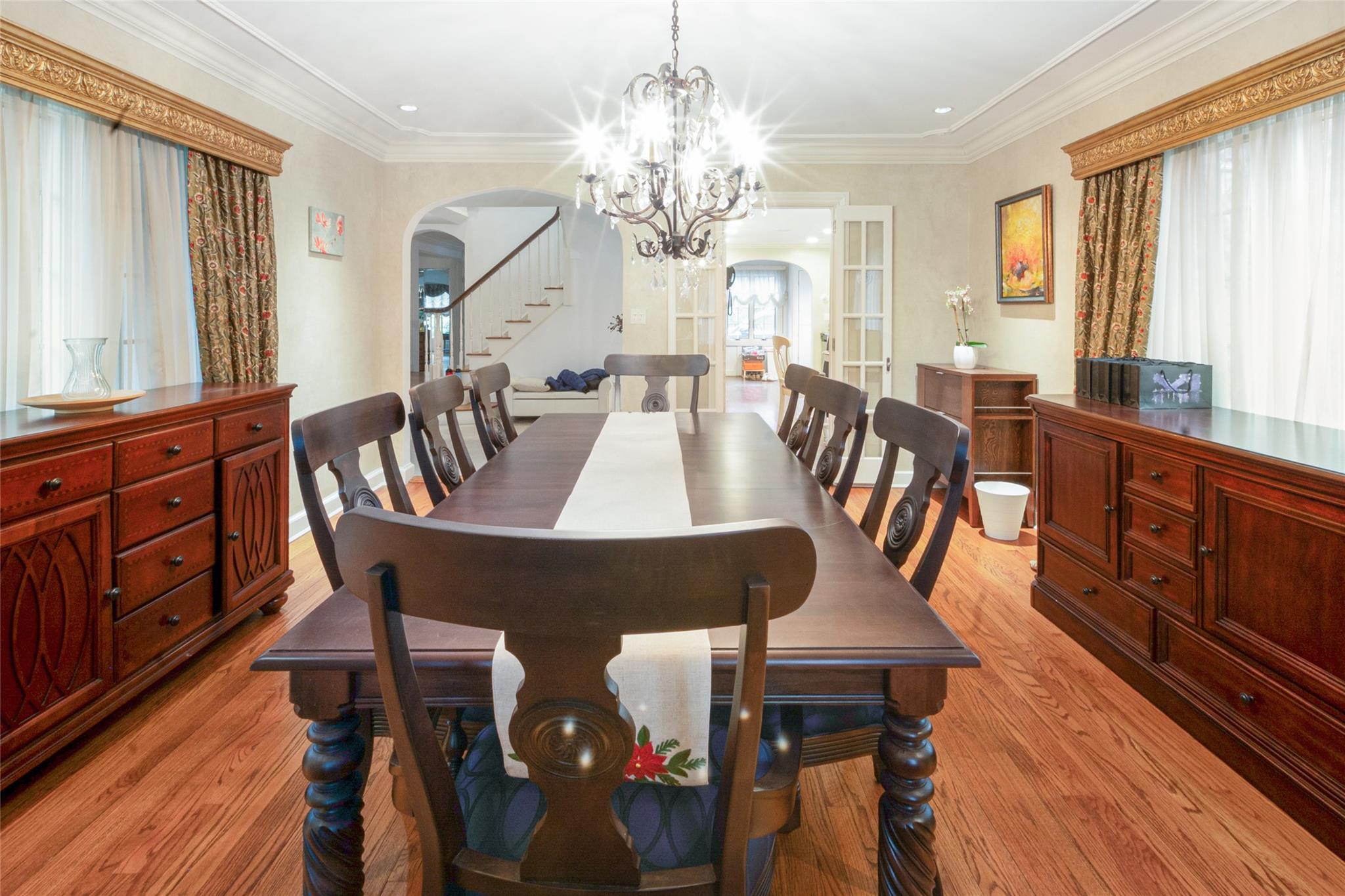 20 Sussex Road, Great Neck, NY 11020