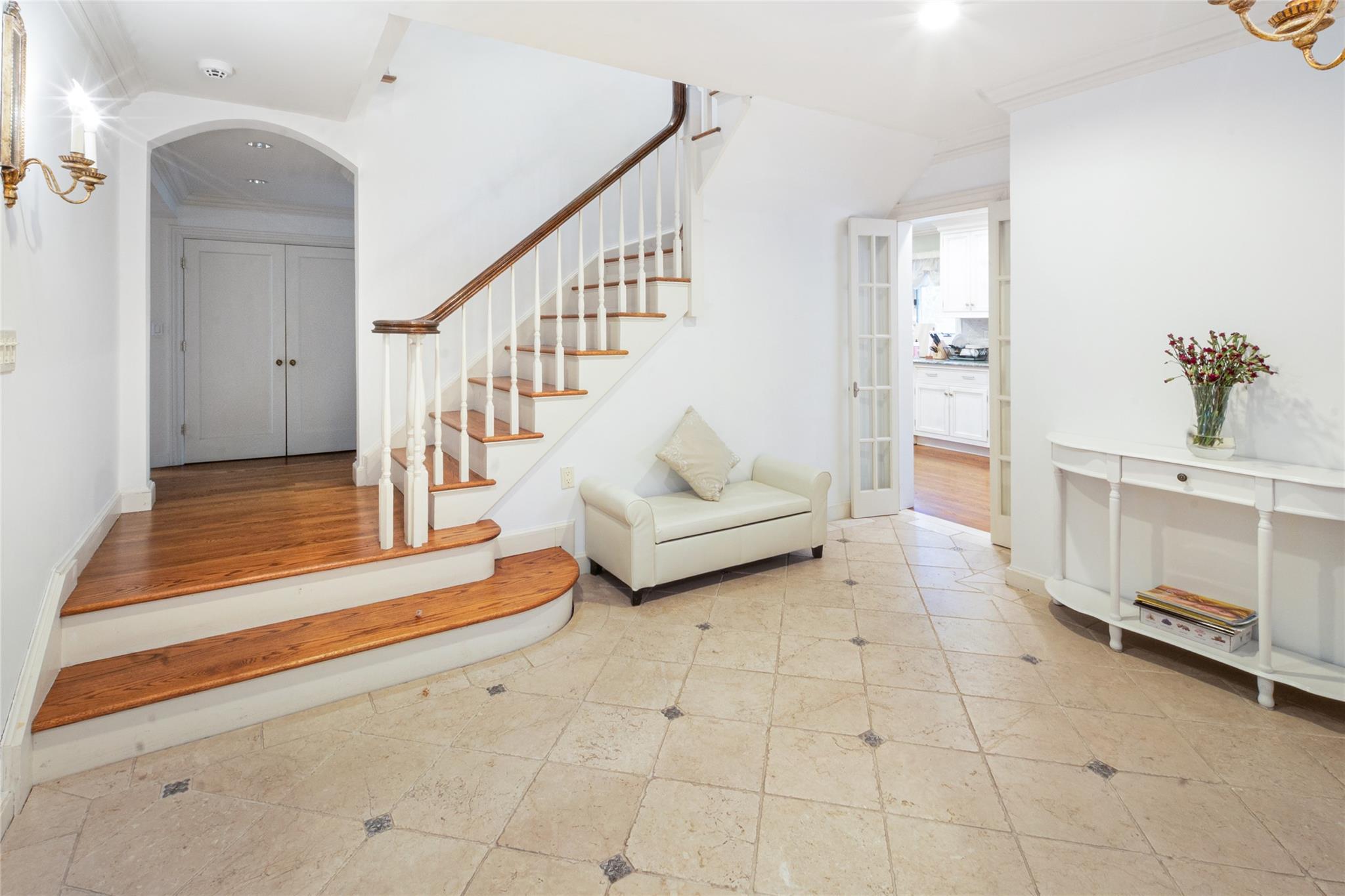 20 Sussex Road, Great Neck, NY 11020