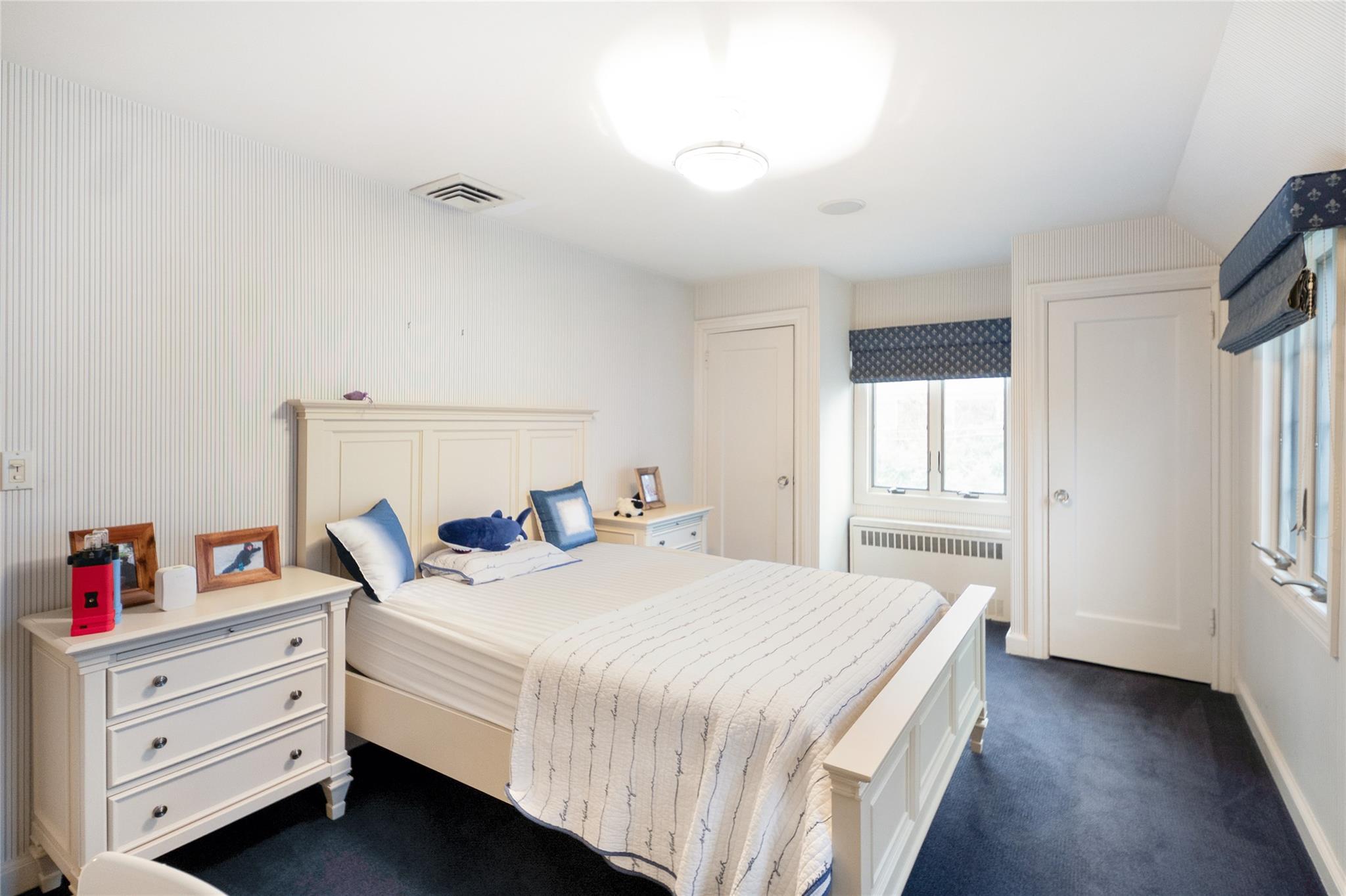 20 Sussex Road, Great Neck, NY 11020