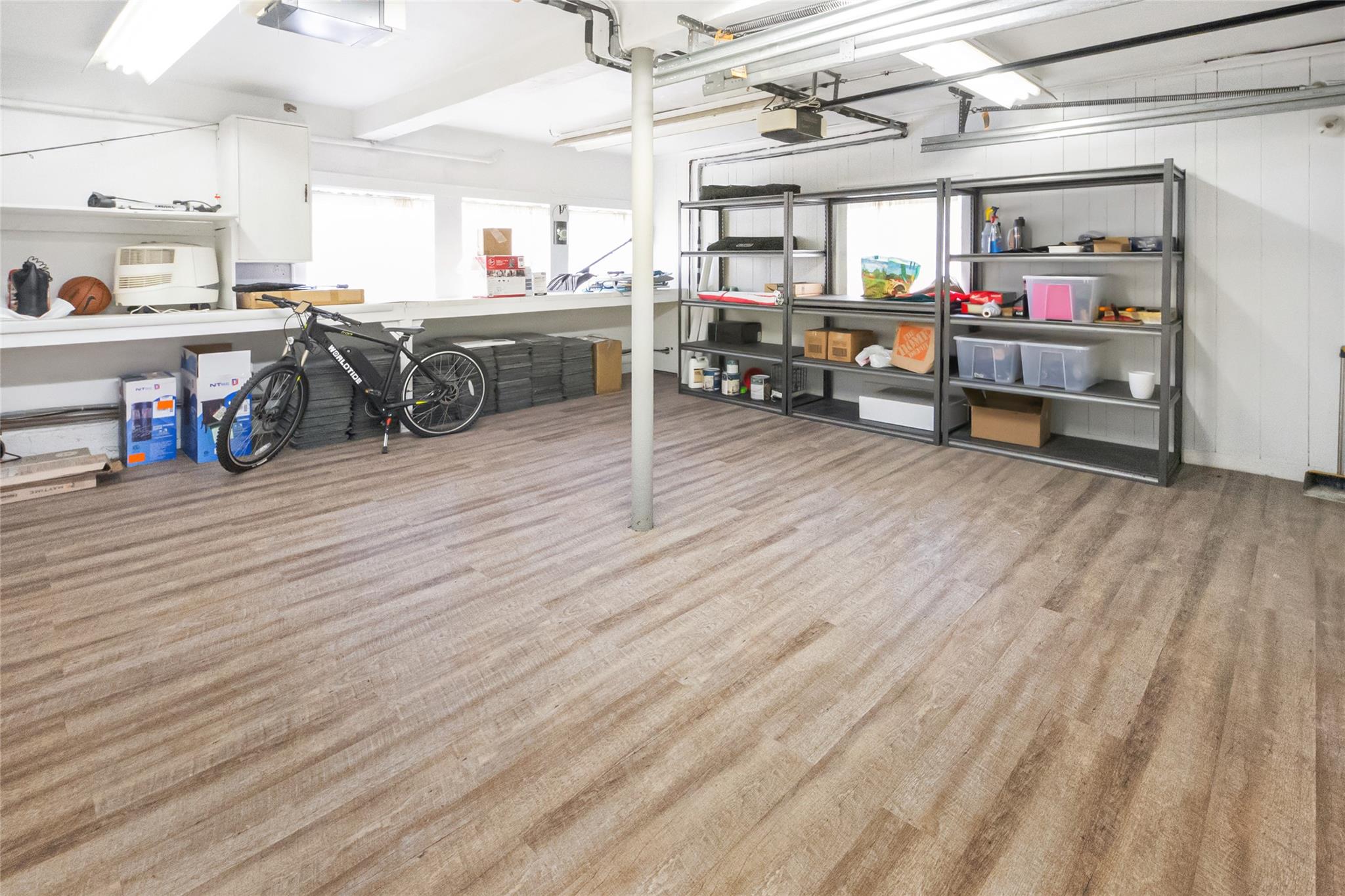 20 Sussex Road, Great Neck, NY 11020