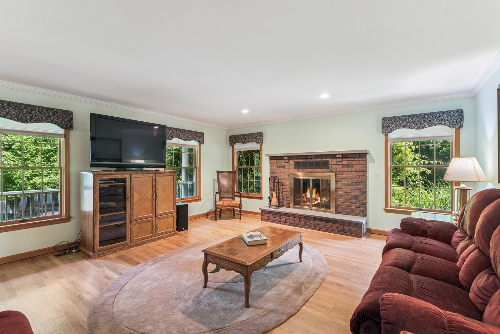 4 Springview Court, East Patchogue, NY 11772