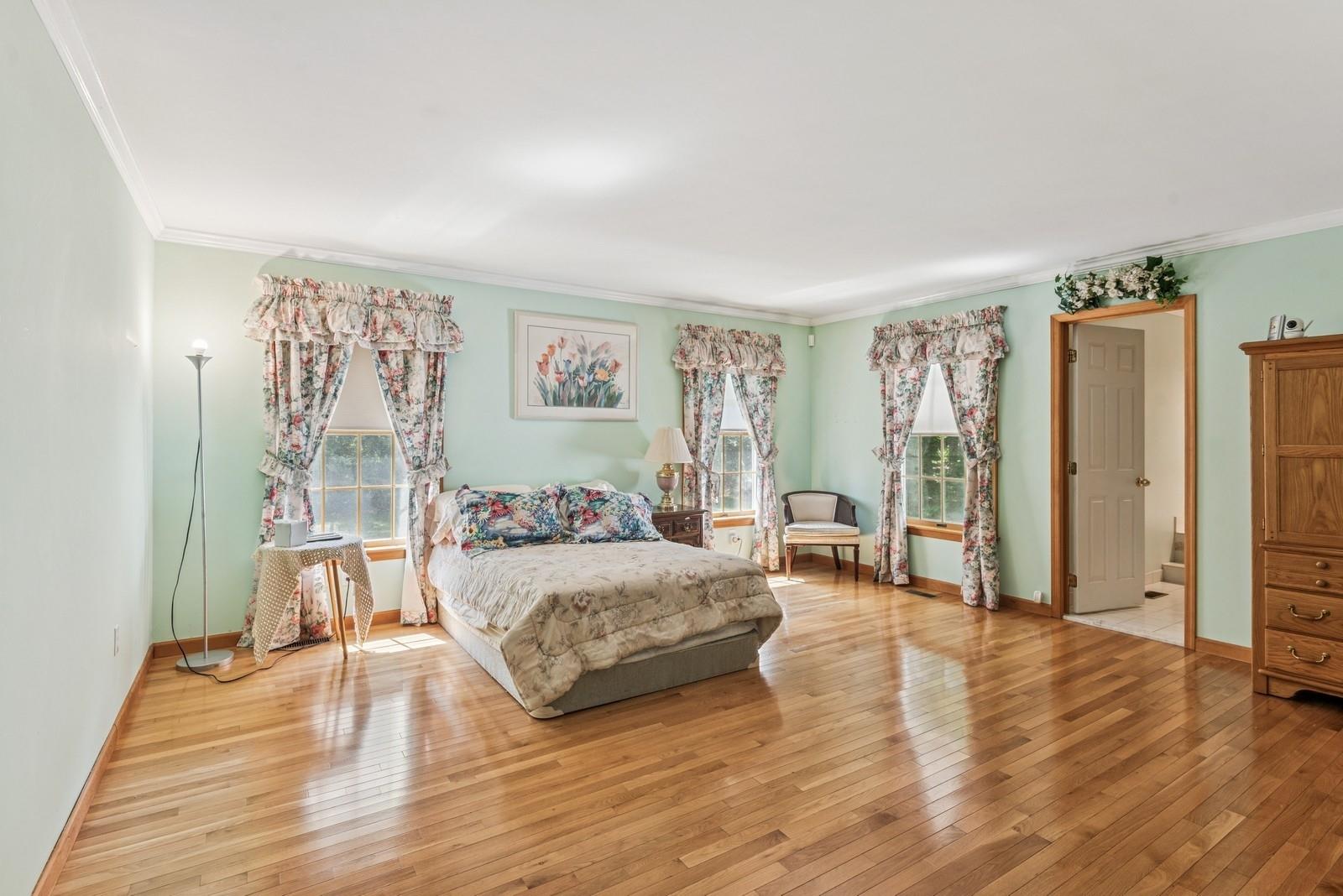 4 Springview Court, East Patchogue, NY 11772