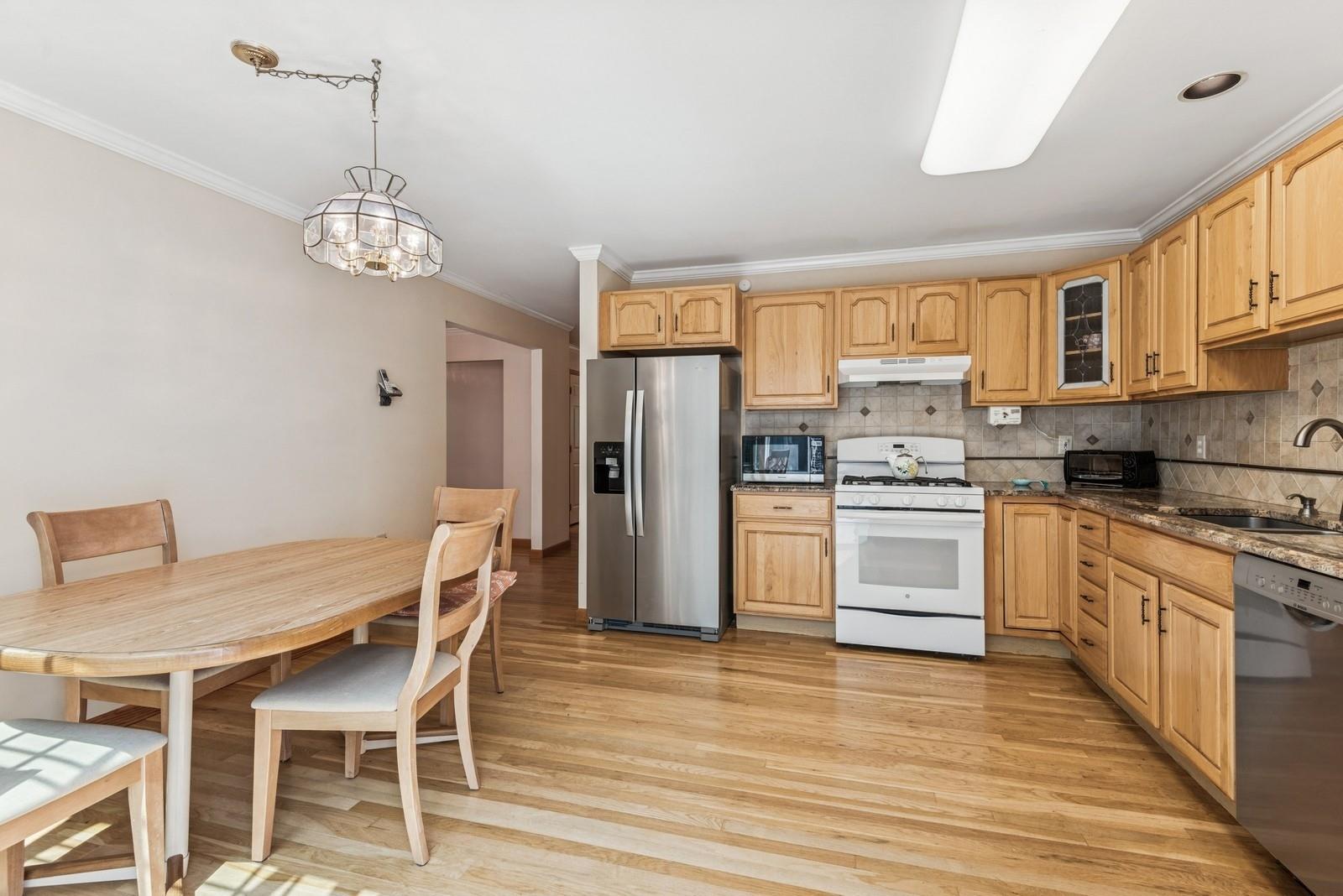 4 Springview Court, East Patchogue, NY 11772