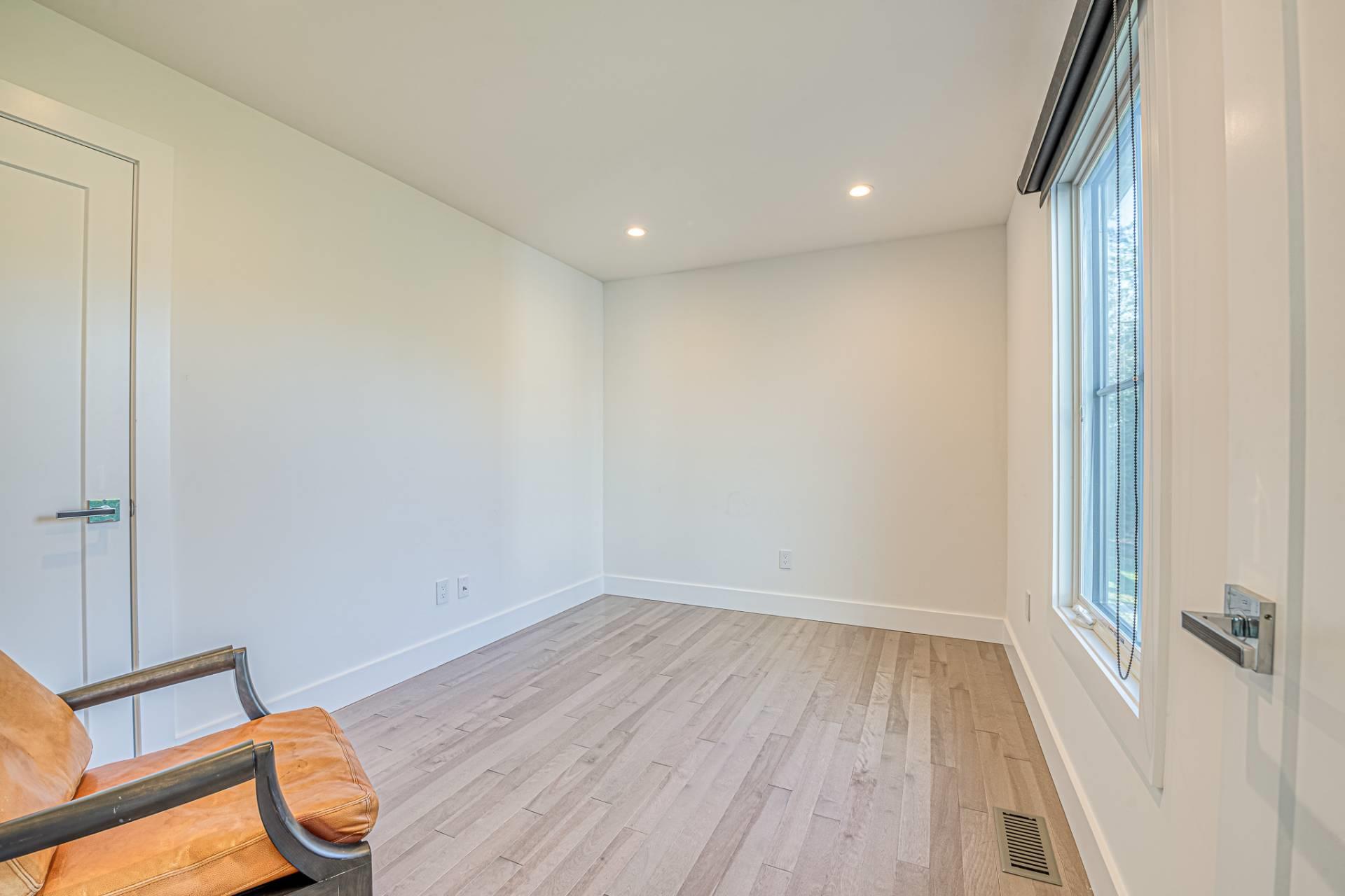 14 Atterbury Road, Southampton, NY 11968