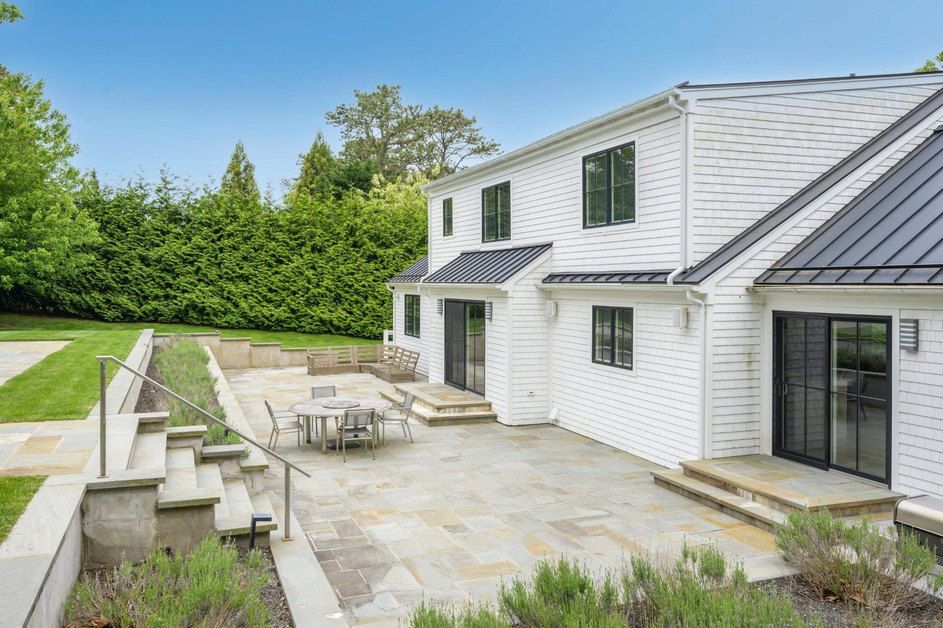 14 Atterbury Road, Southampton, NY 11968