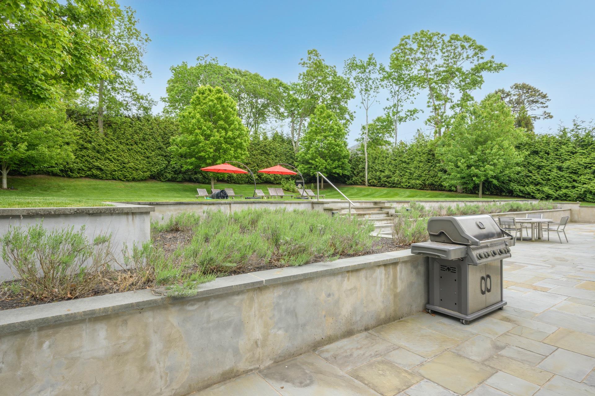 14 Atterbury Road, Southampton, NY 11968