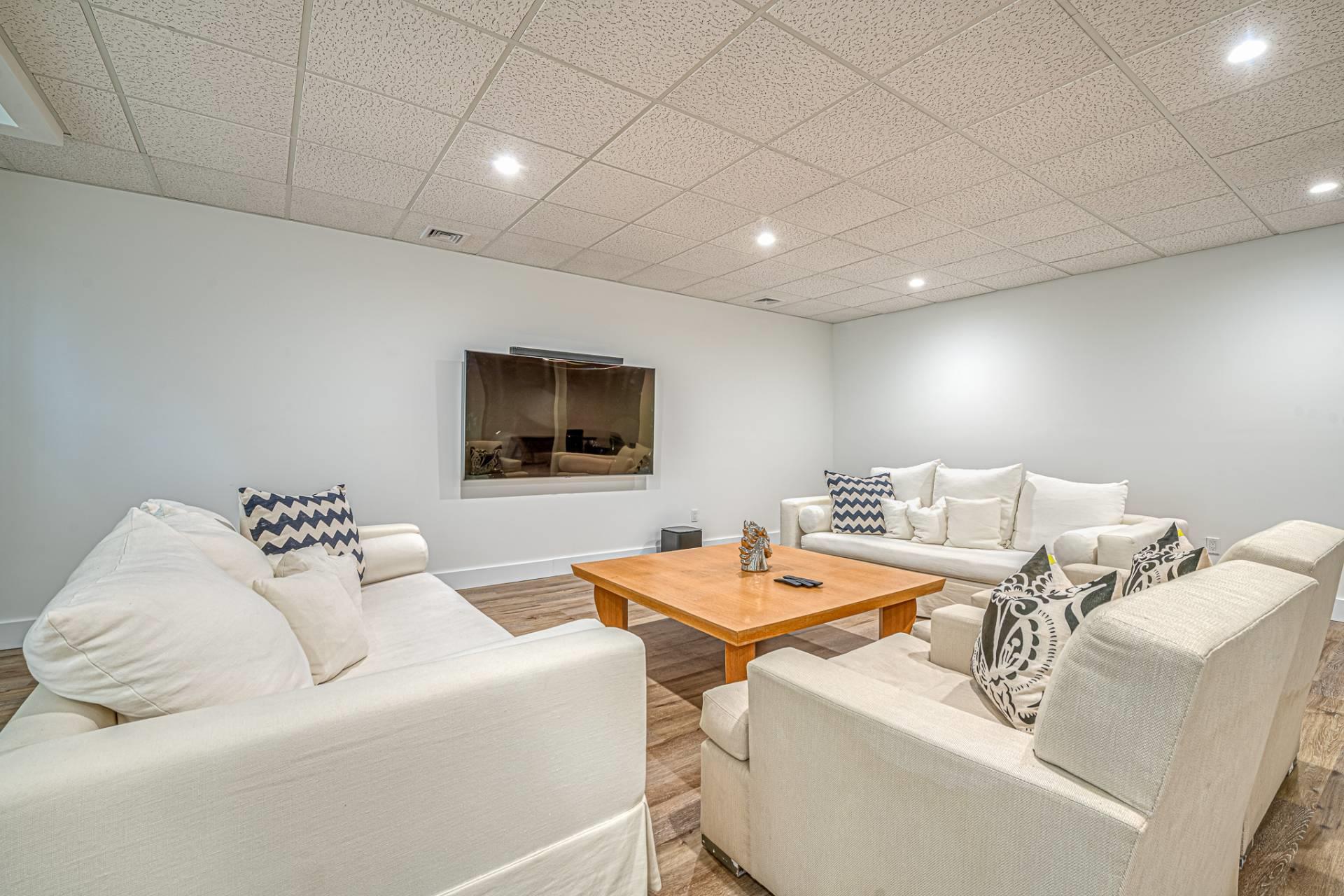 14 Atterbury Road, Southampton, NY 11968