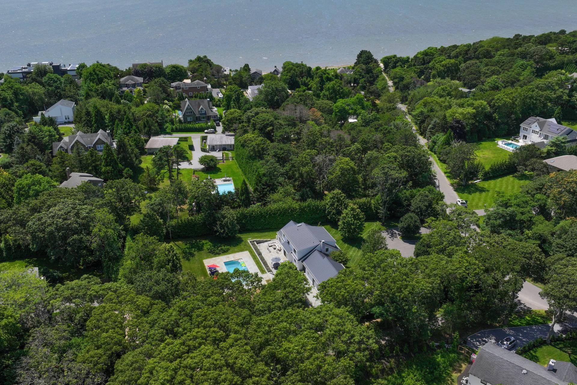 14 Atterbury Road, Southampton, NY 11968