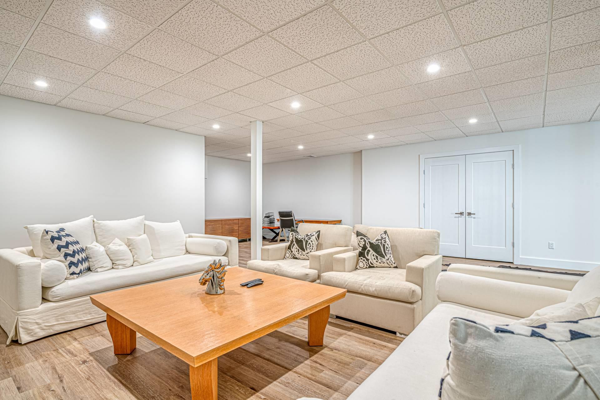 14 Atterbury Road, Southampton, NY 11968